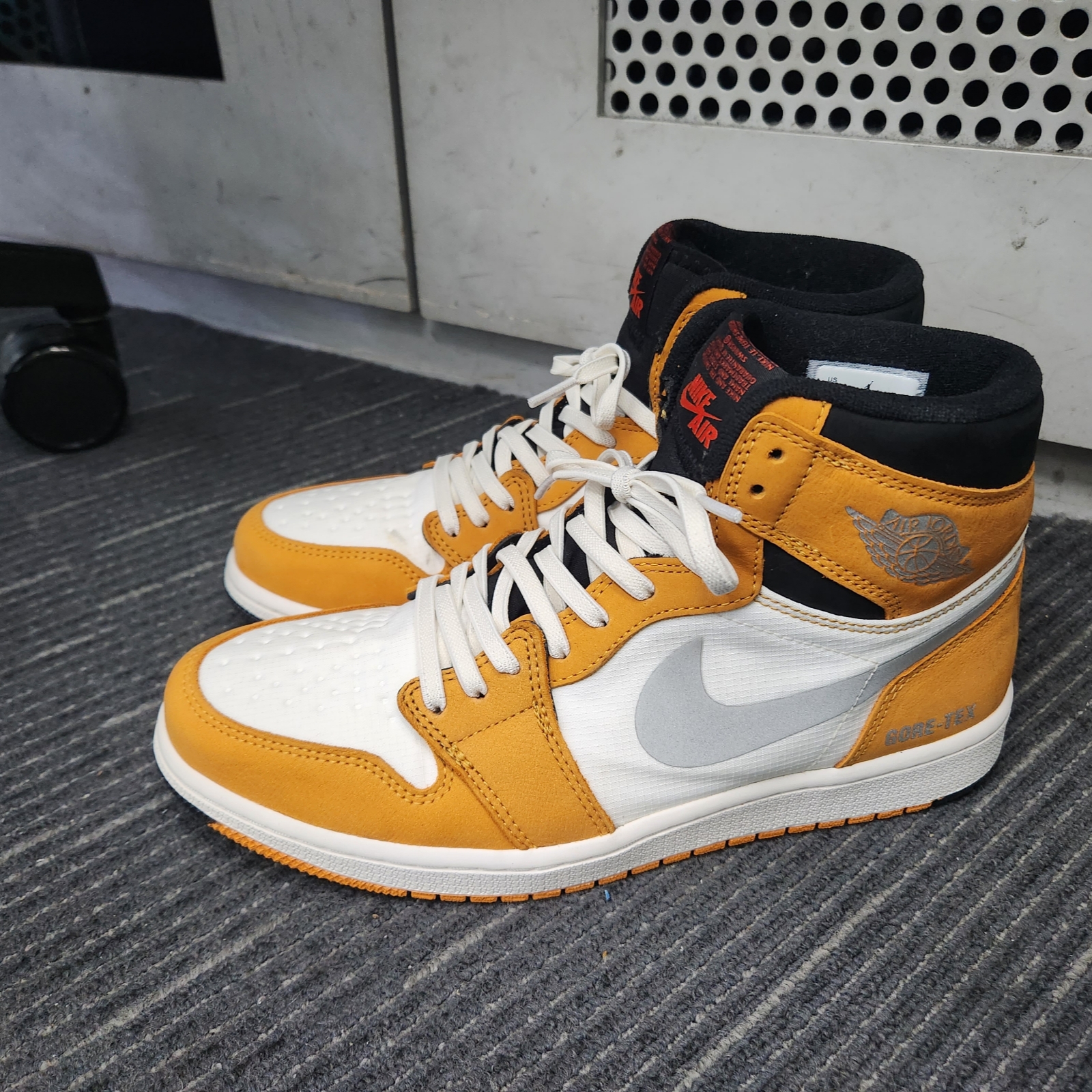 Jordan 1 Element Gore-Tex Light Curry 착용 스타일