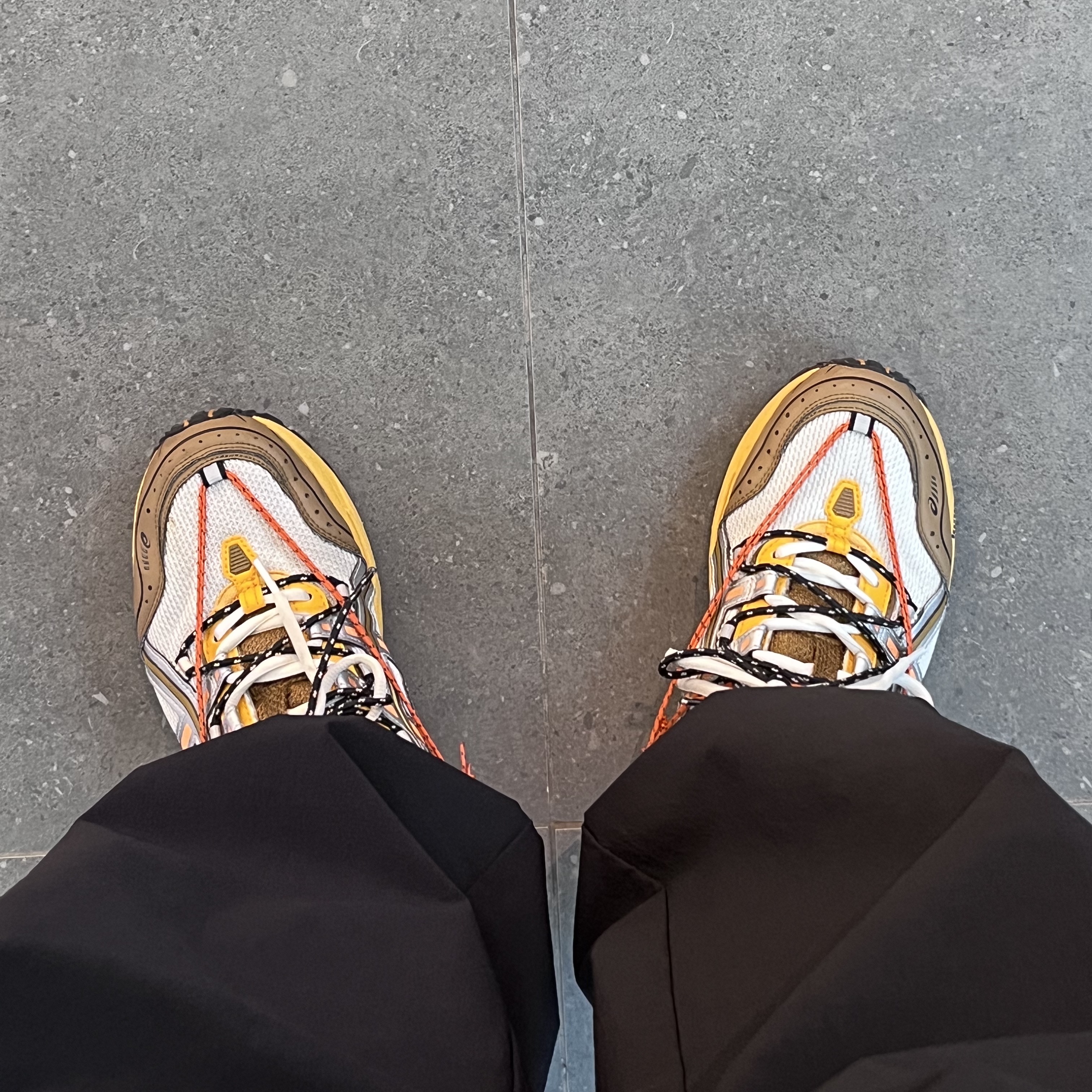 Asics x Andersson Bell Gel-1090 White Orange 착용 스타일