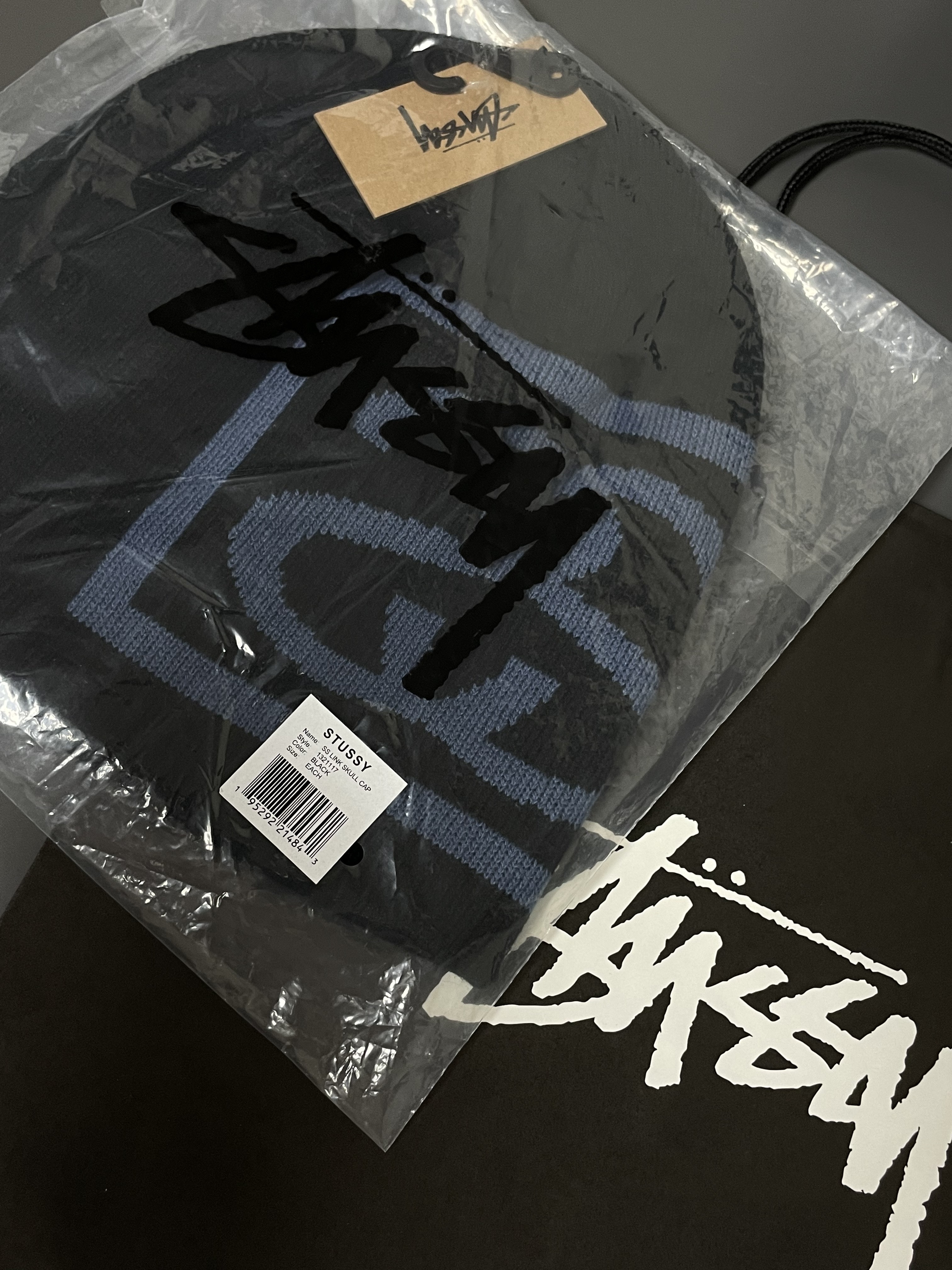 Stussy SS Link Skull Cap Black 착용 스타일