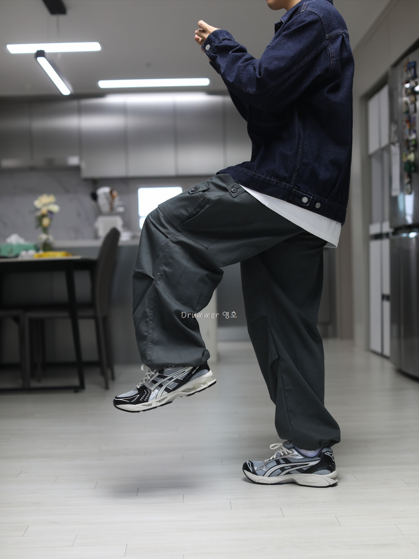 Asics Gel-Kayano 14 Black Glacier Grey 착용 스타일 - 2
