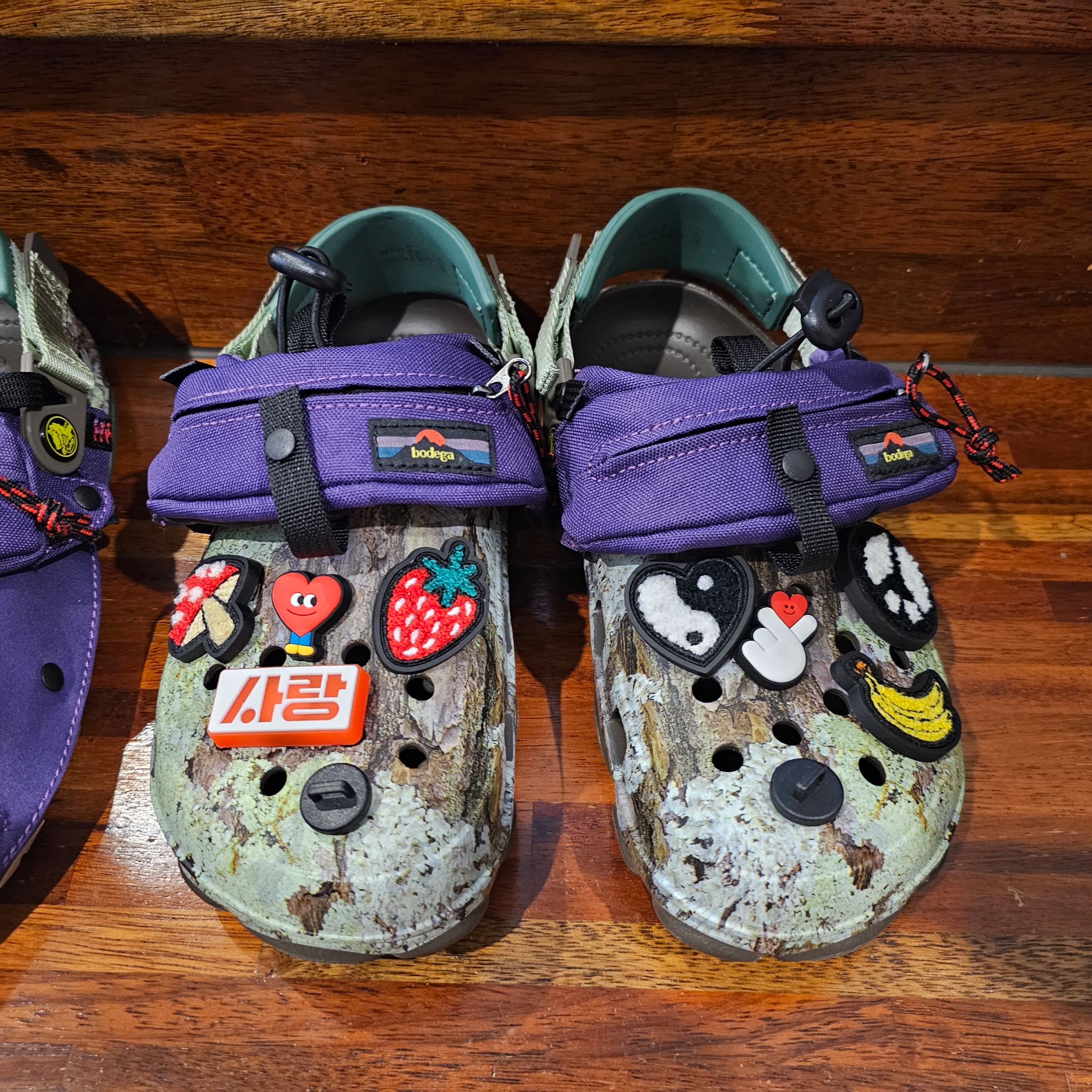 Crocs x Bodega All Terrain Clog Nict-Tech Mossy Bark 착용 스타일 - 2