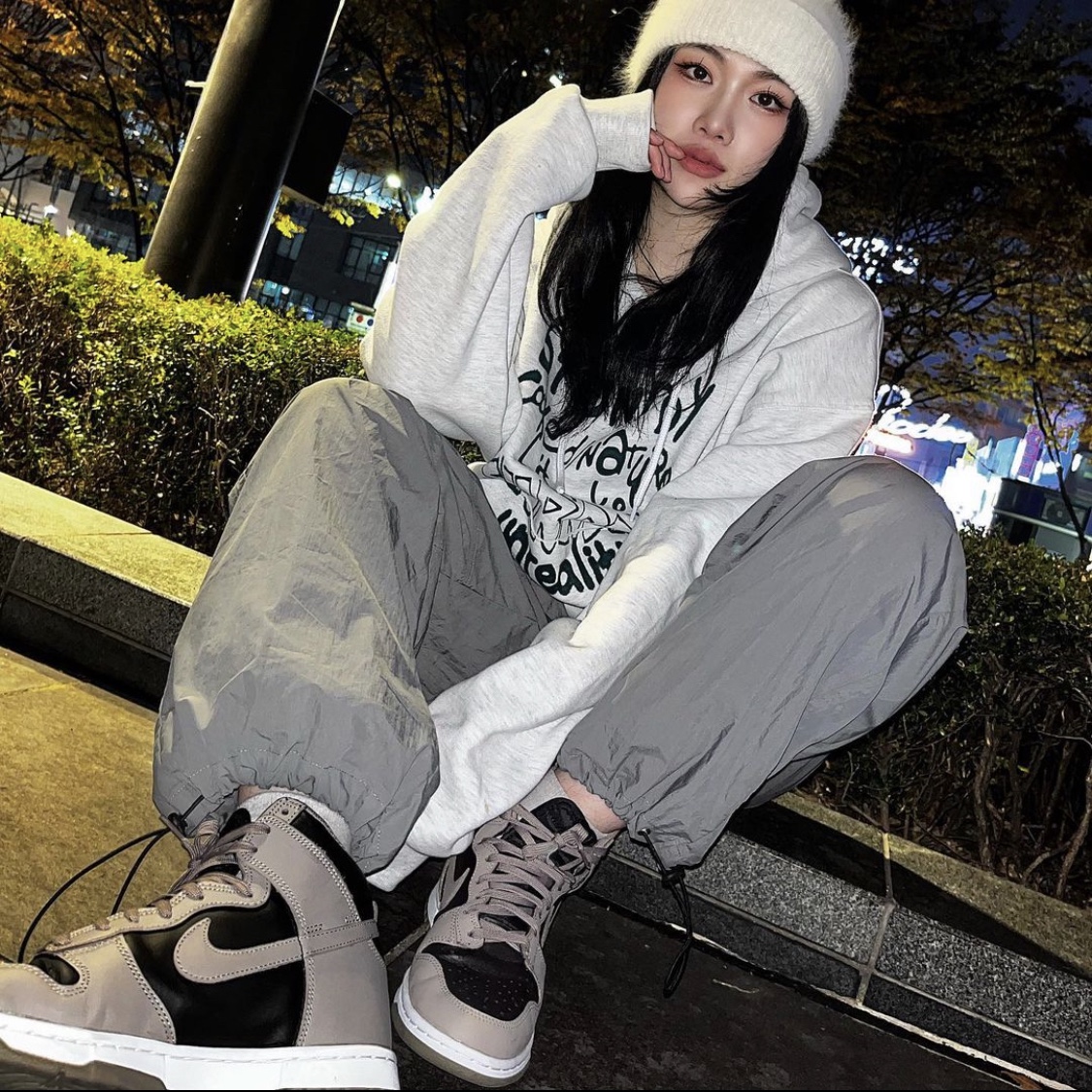 (W) Nike Dunk High Moon Fossil 착용 스타일 - 1