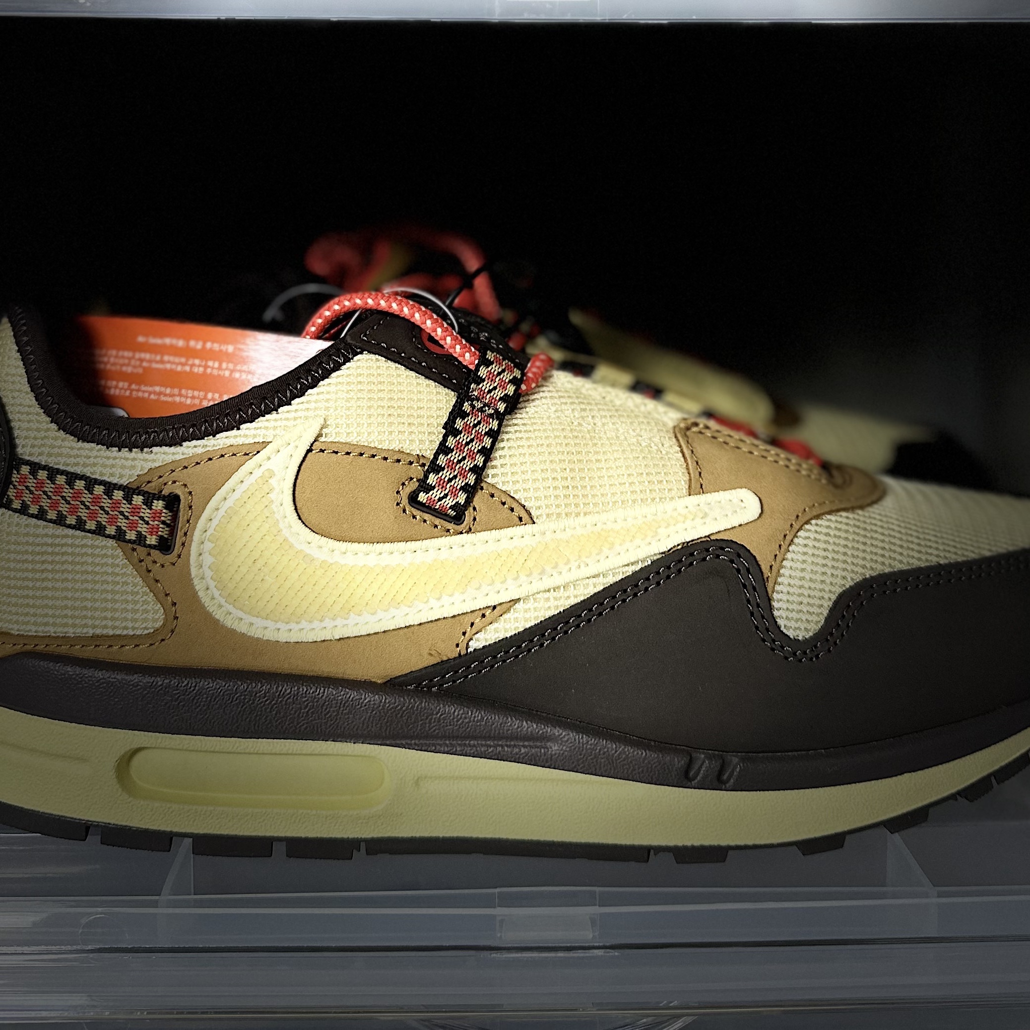 Nike x Travis Scott Air Max 1 Cact.us Brown 착용 스타일 - 2