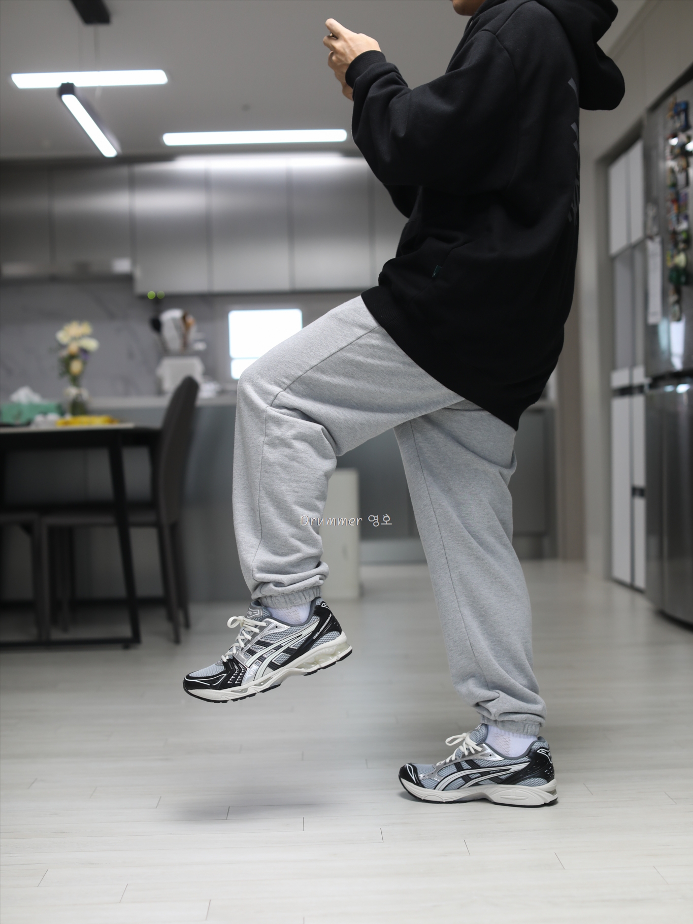 Asics Gel-Kayano 14 Black Glacier Grey 착용 스타일