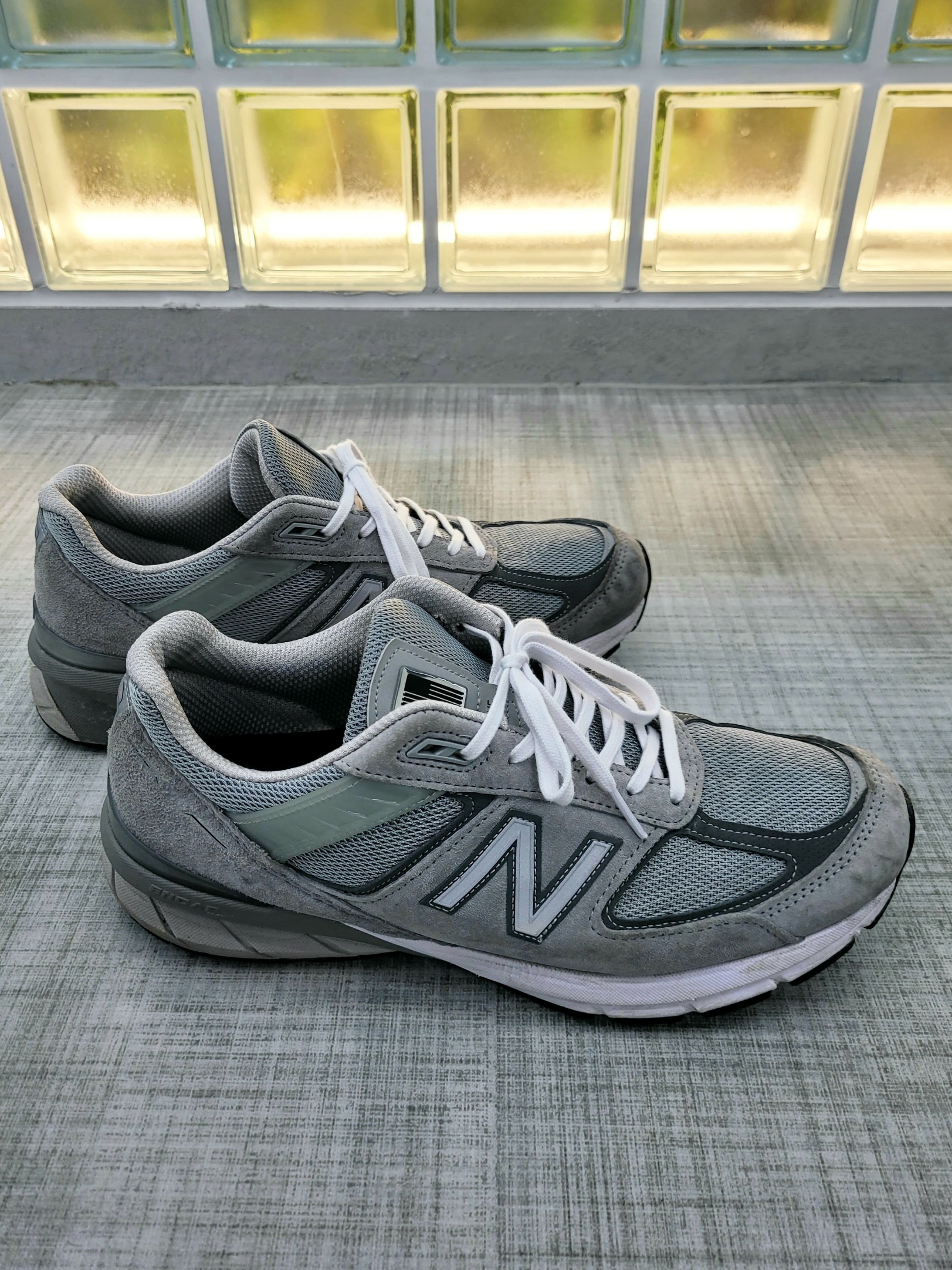 New Balance 990v5 Made in USA Grey - D Standard 착용 스타일
