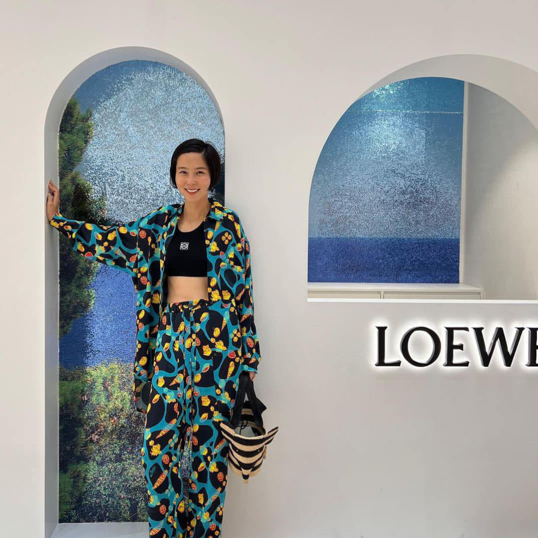 (W) Loewe Anagram Cropped Tank Top in Cotton Black White, (W) Loewe Anagram Tank Top in Cotton White 착용 스타일 - 2