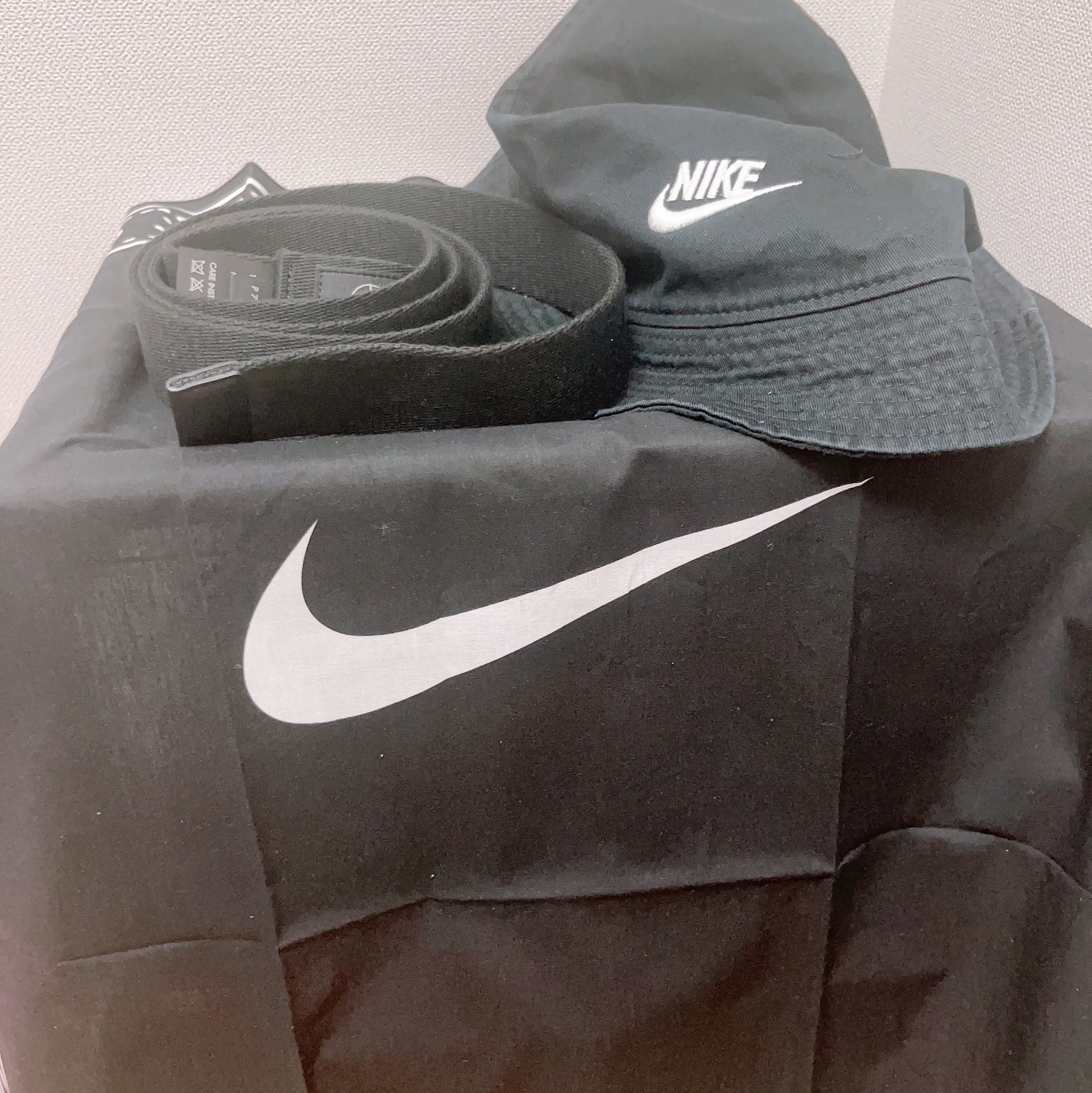 Nike x Peaceminusone Bandana Black, Nike Futura Washed Bucket Hat Black 착용 스타일