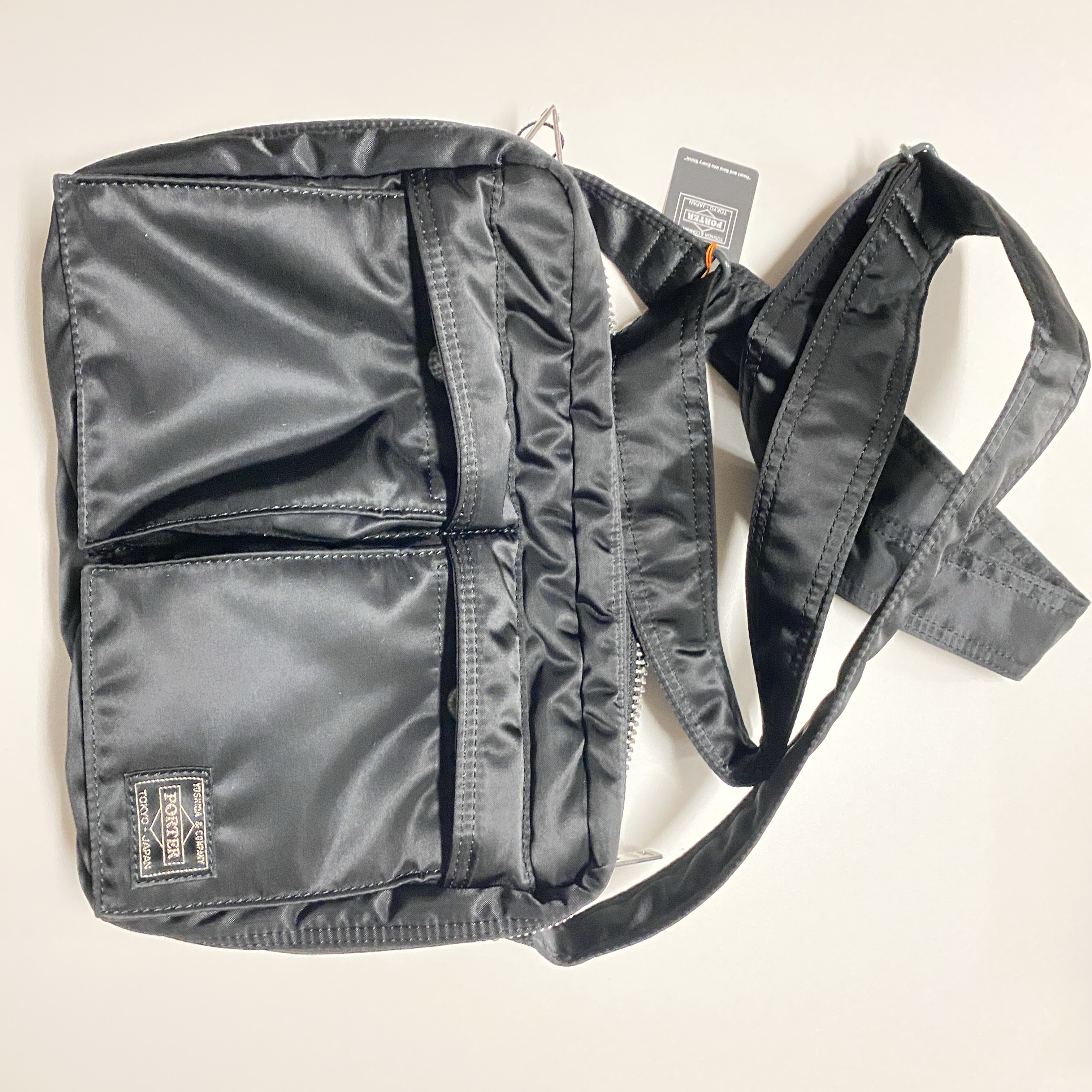 Porter Tanker Shoulder Bag S Black 착용 스타일