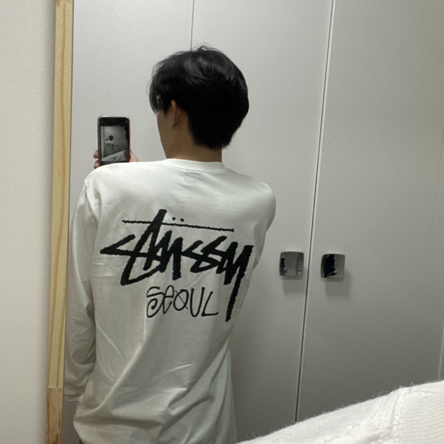 Stussy Stock Seoul LS T-Shirt White 2023 착용 스타일