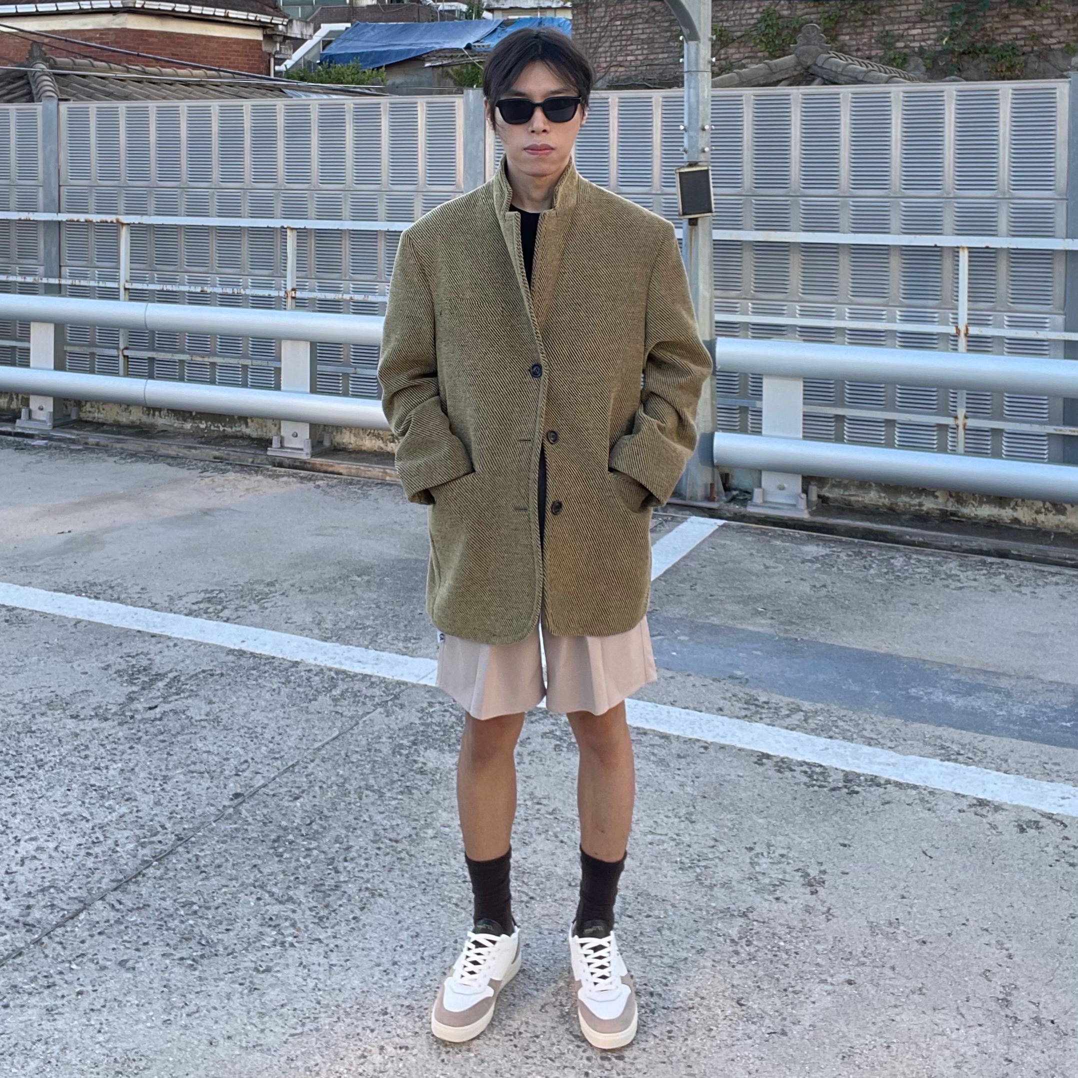 Gentle Monster x Maison Margiela MM007 Black Black 착용 스타일 - 3