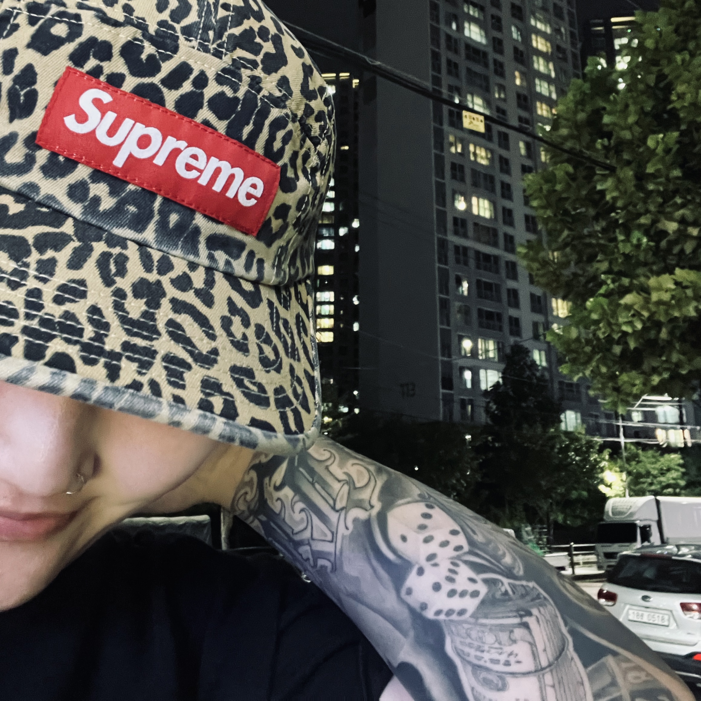 Supreme Washed Chino Twill Camp Cap Leopard - 23FW 착용 스타일