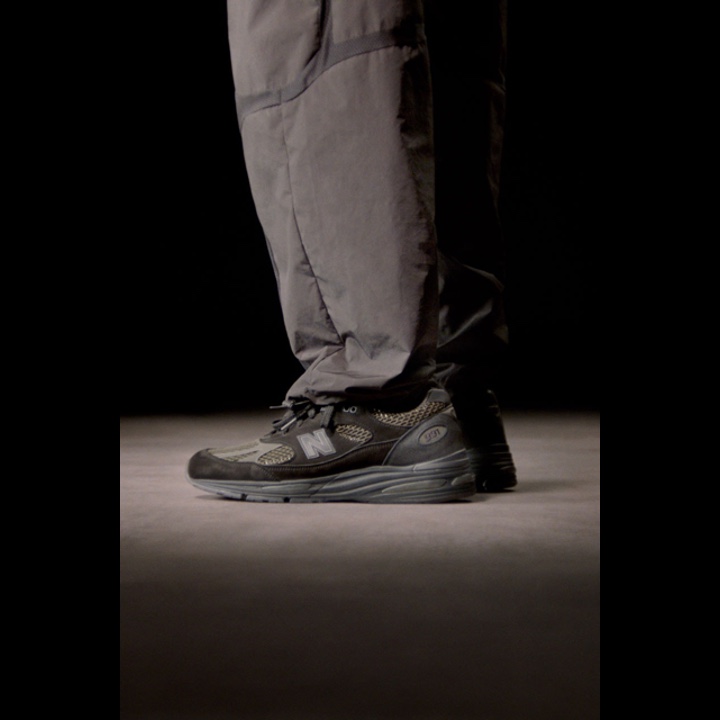 New Balance x Stone Island 991v2 Made in UK Black Olive Night 착용 스타일 - 2