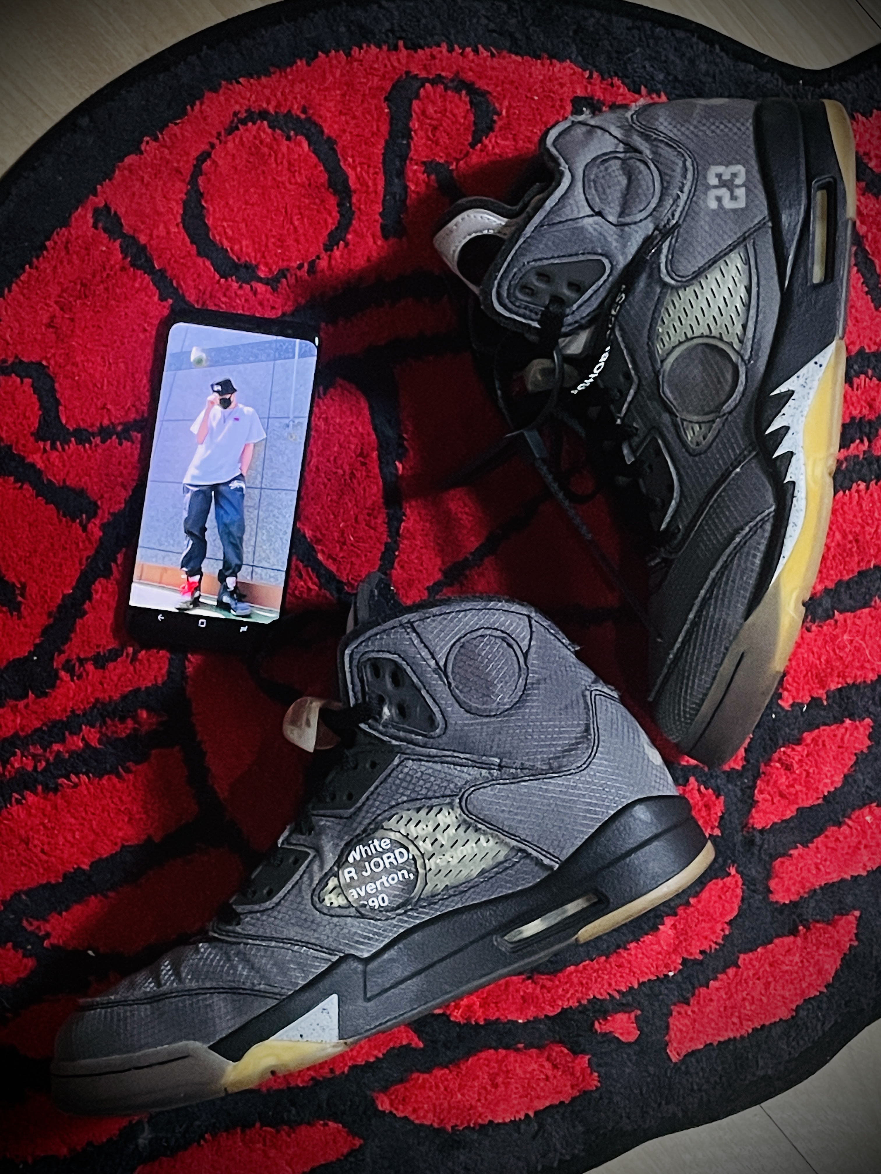 Jordan 5 x Off-White Retro SP Black Muslin 착용 스타일