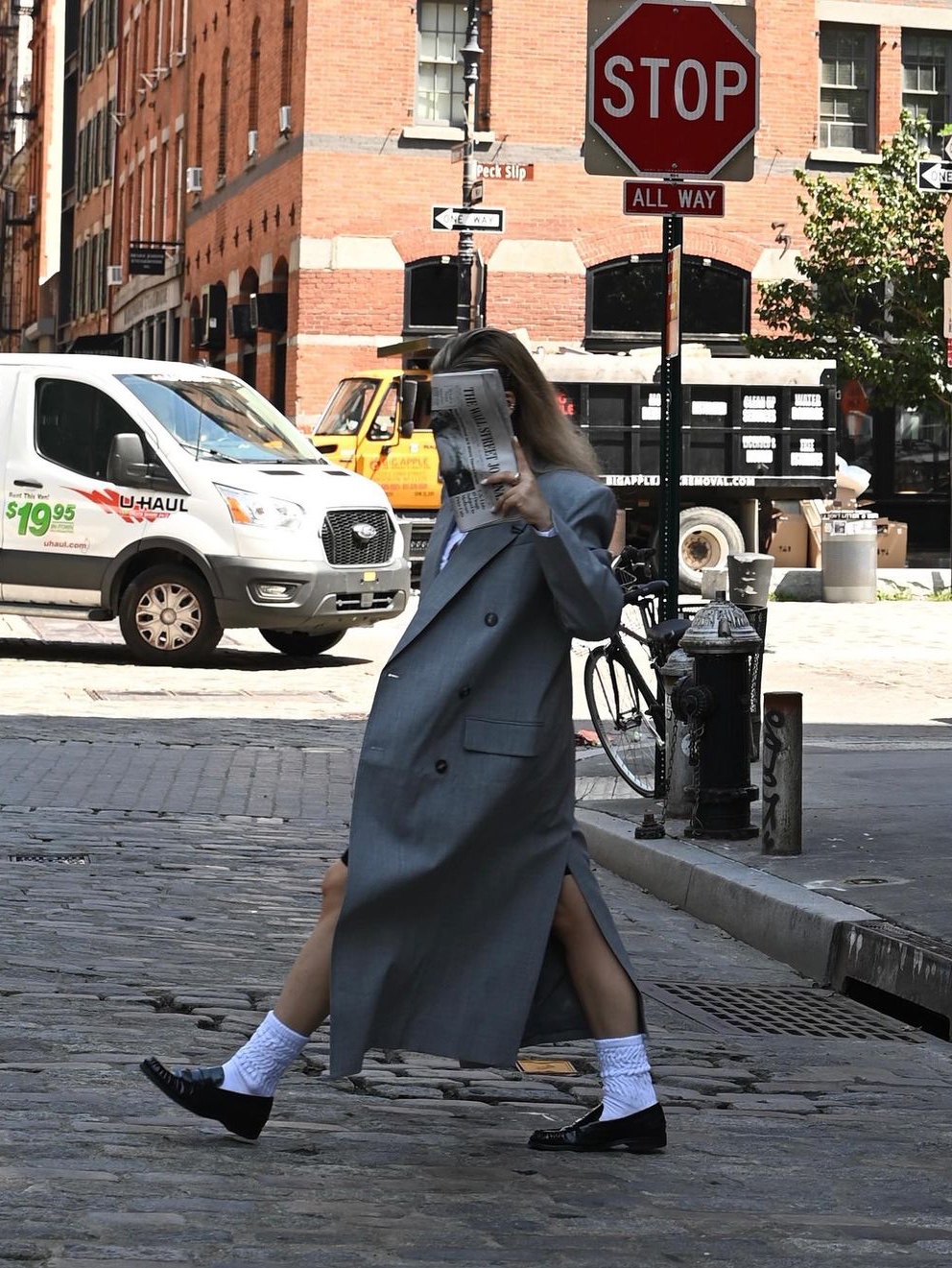 (W) Moncler Villerest Trench Coat Beige - 23SS, (W) A.P.C. Greta Trench Dark Navy 착용 스타일 - 4