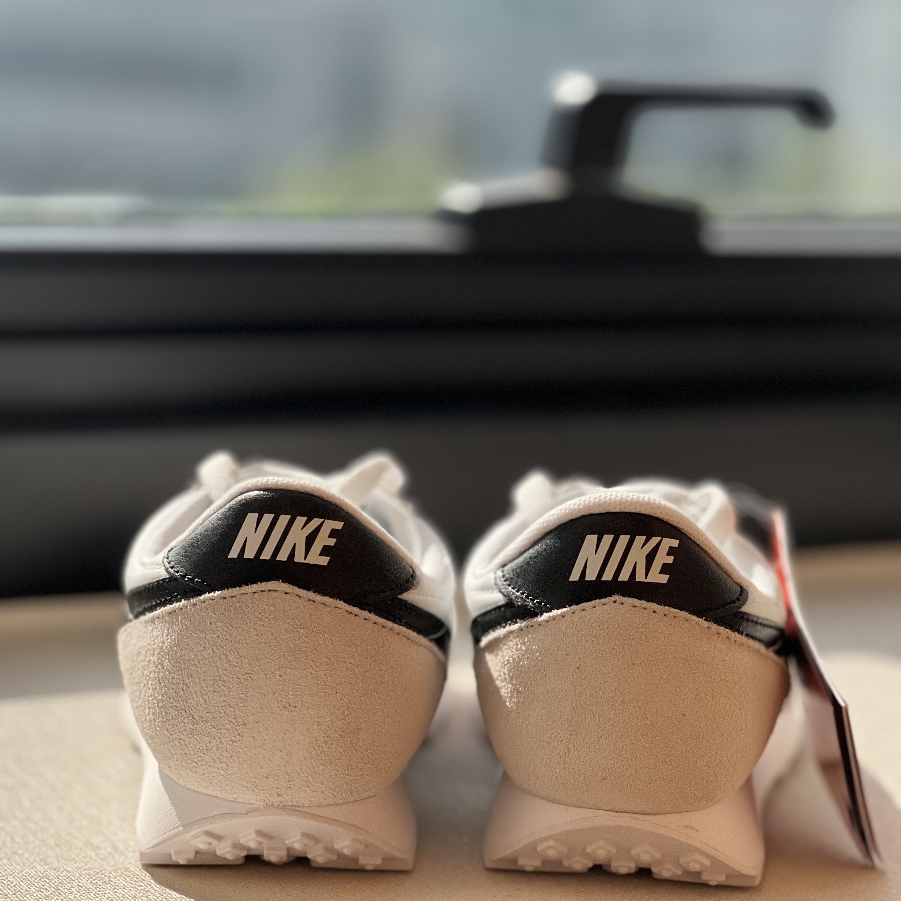 (W) Nike Daybreak Summit White Black 착용 스타일 - 2