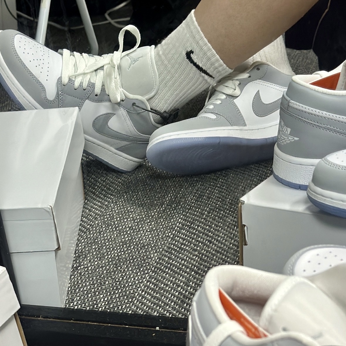 (W) Jordan 1 Low White Wolf Grey 착용 스타일