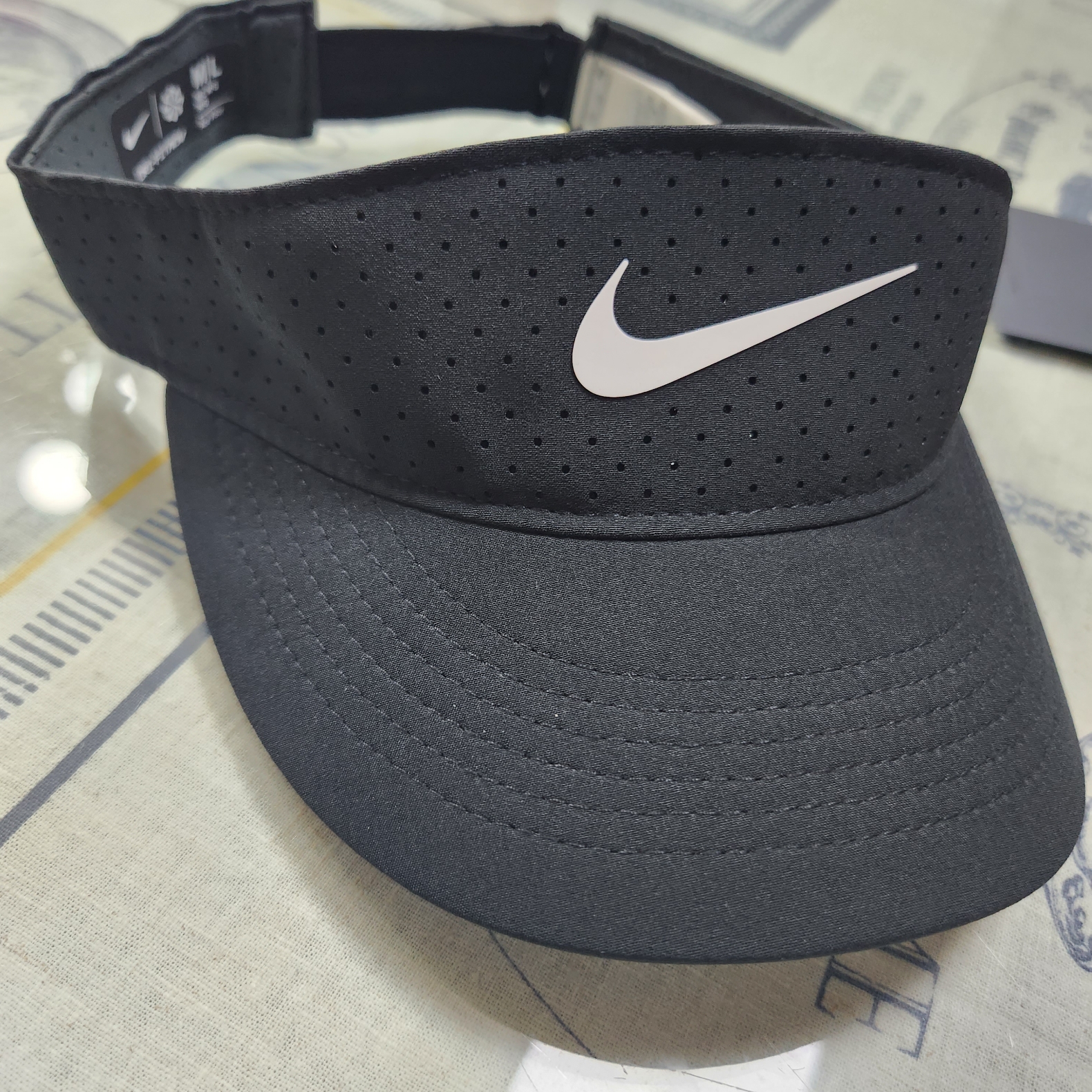 Nike Dri-Fit ADV Ace Tennis Visor Black 착용 스타일