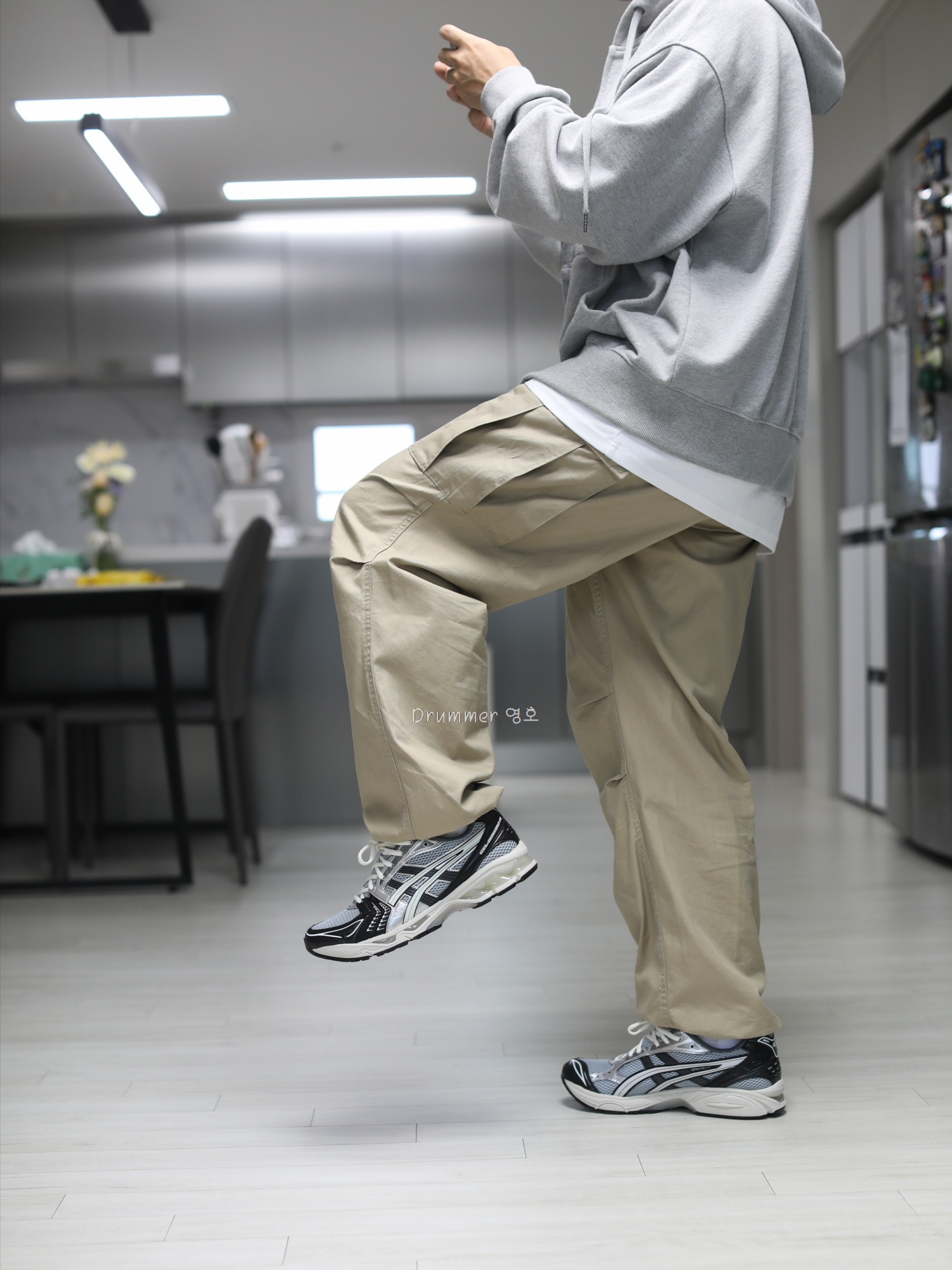 Asics Gel-Kayano 14 Black Glacier Grey 착용 스타일