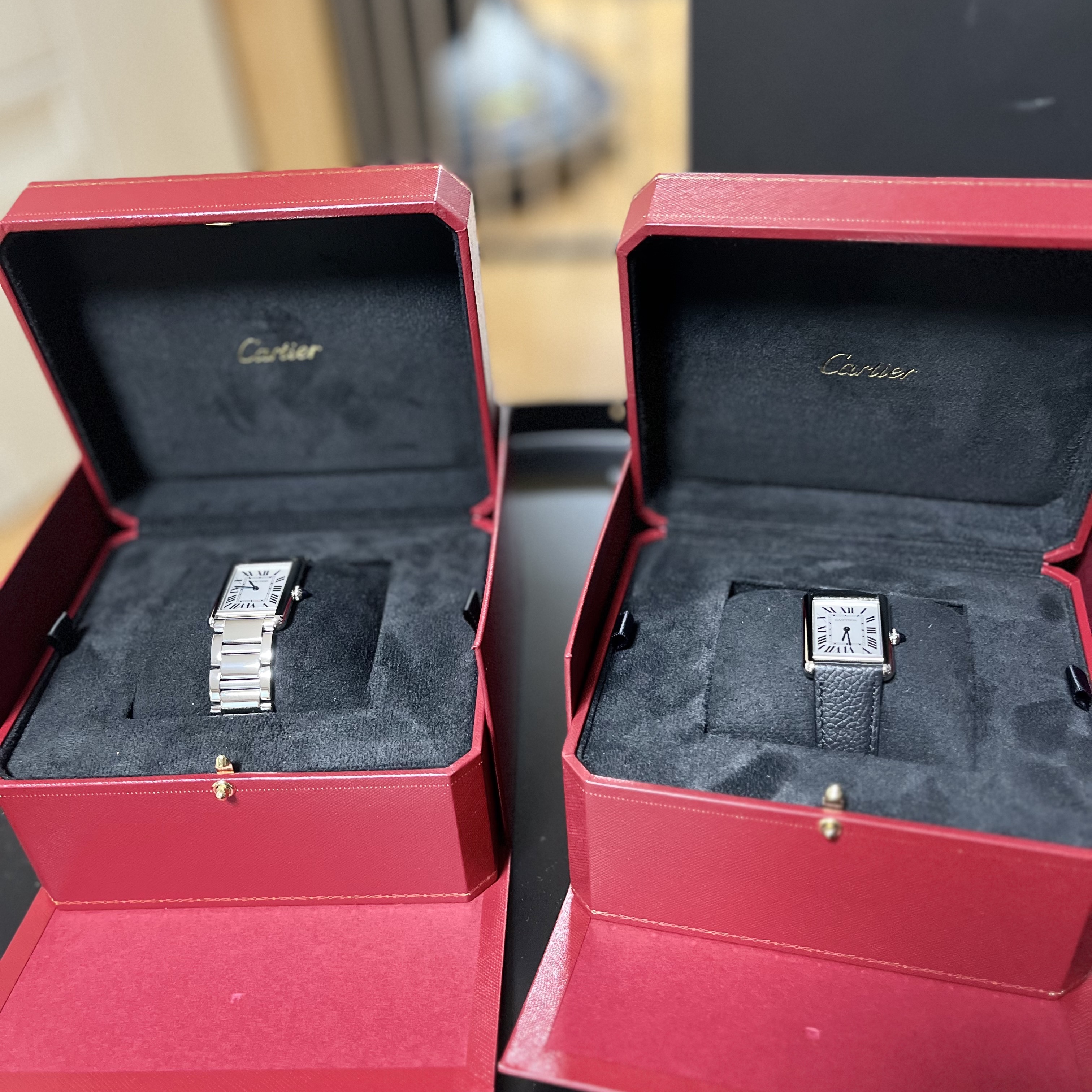 Cartier Tank Must Watch Large Quartz Steel Bracelet Steel, Cartier Tank Must Watch Large Quartz Steel Calfskin Black 착용 스타일