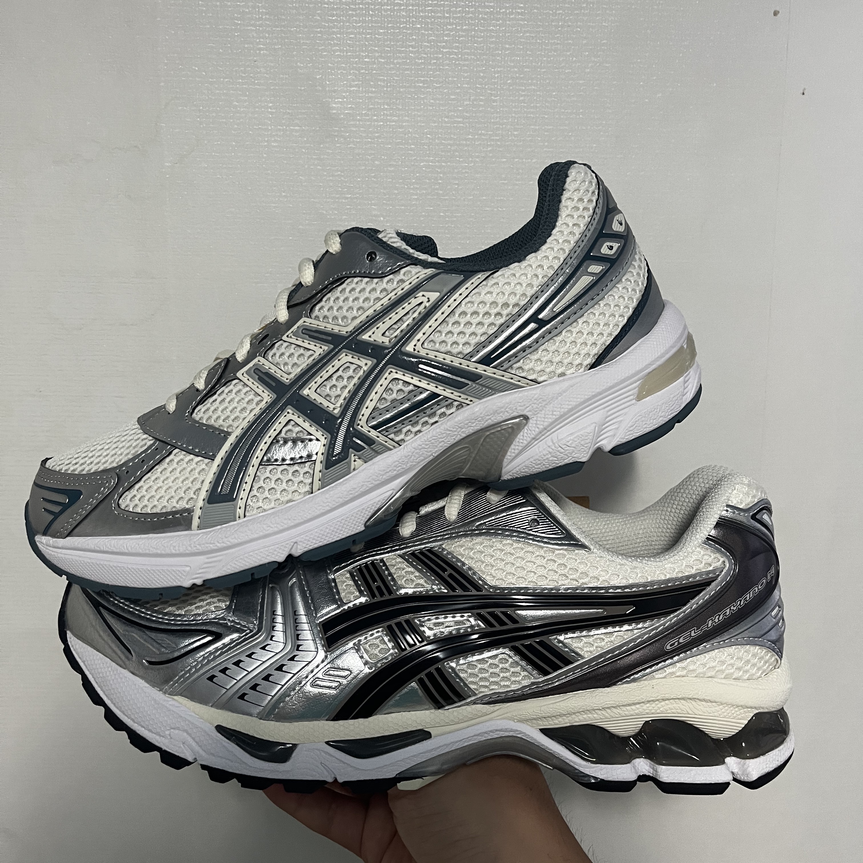 Asics Gel-Kayano 14 Cream Black, Asics Gel-1130 Cream Ironclad 착용 스타일