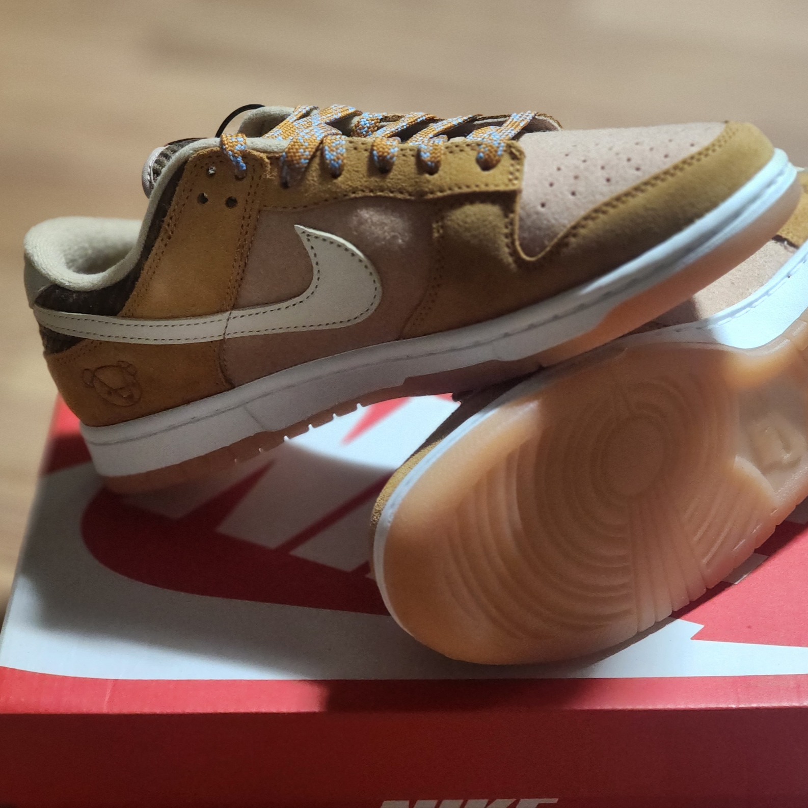 Nike Dunk Low SE Praline Desert Ochre 착용 스타일 - 2