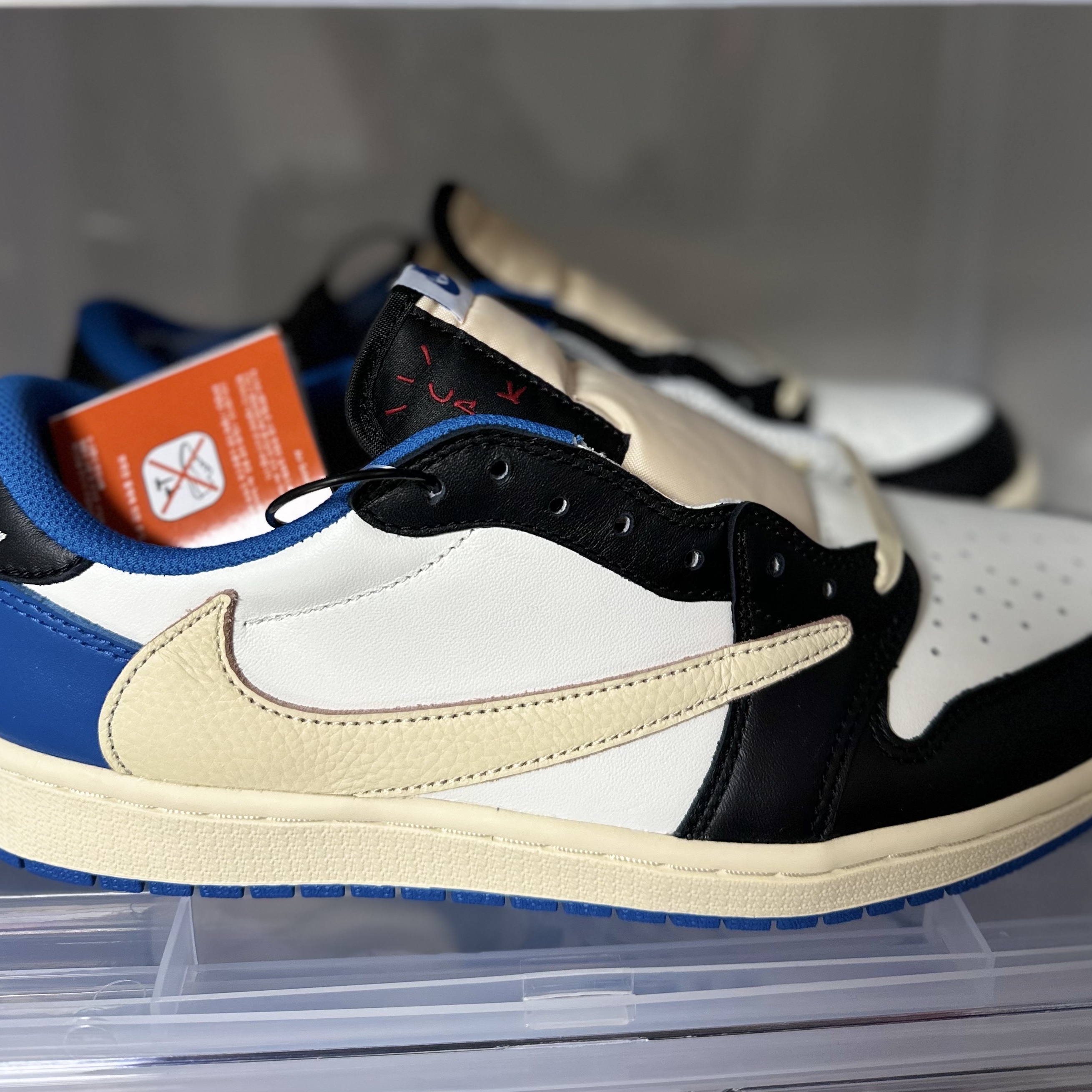 Jordan 1 x Travis Scott x Fragment Retro Low OG SP Military Blue 착용 스타일 - 2