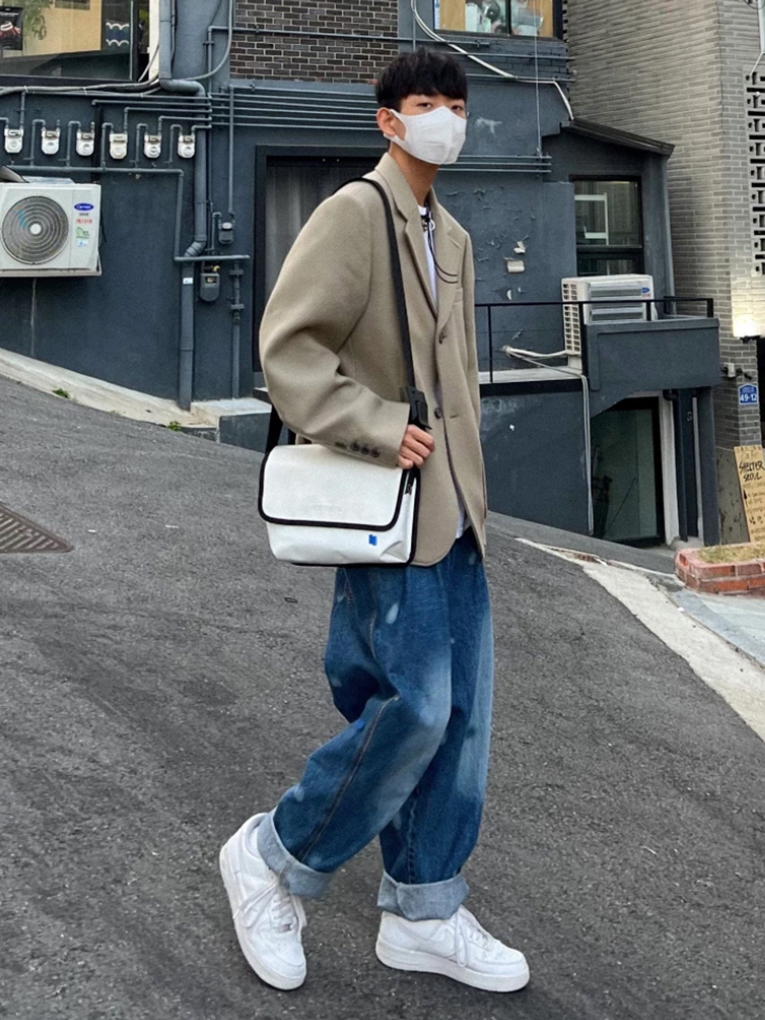 Zara x Ader Error Wide Leg Jeans Blue, Zara x Ader Error Oversize Blazer Black 착용 스타일 - 4