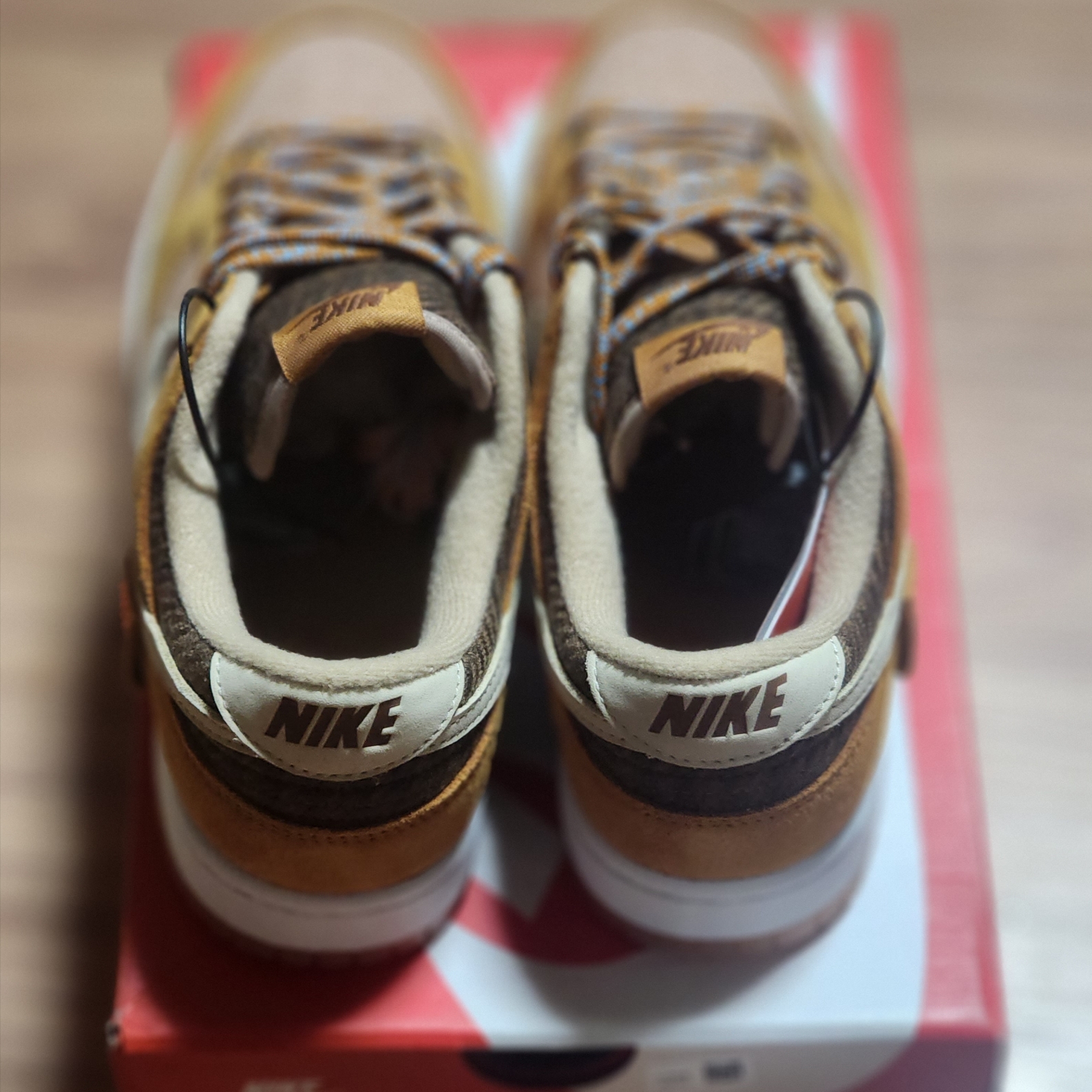 Nike Dunk Low SE Praline Desert Ochre 착용 스타일 - 4