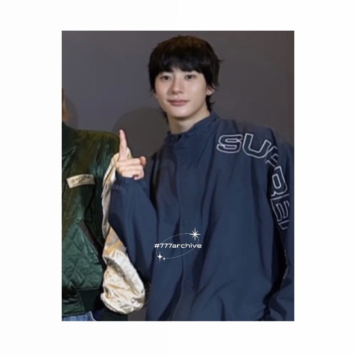 Supreme Spellout Embroidered Track Jacket Black - 23FW, Supreme Spellout Embroidered Track Jacket Sand - 23FW 착용 스타일 - 1