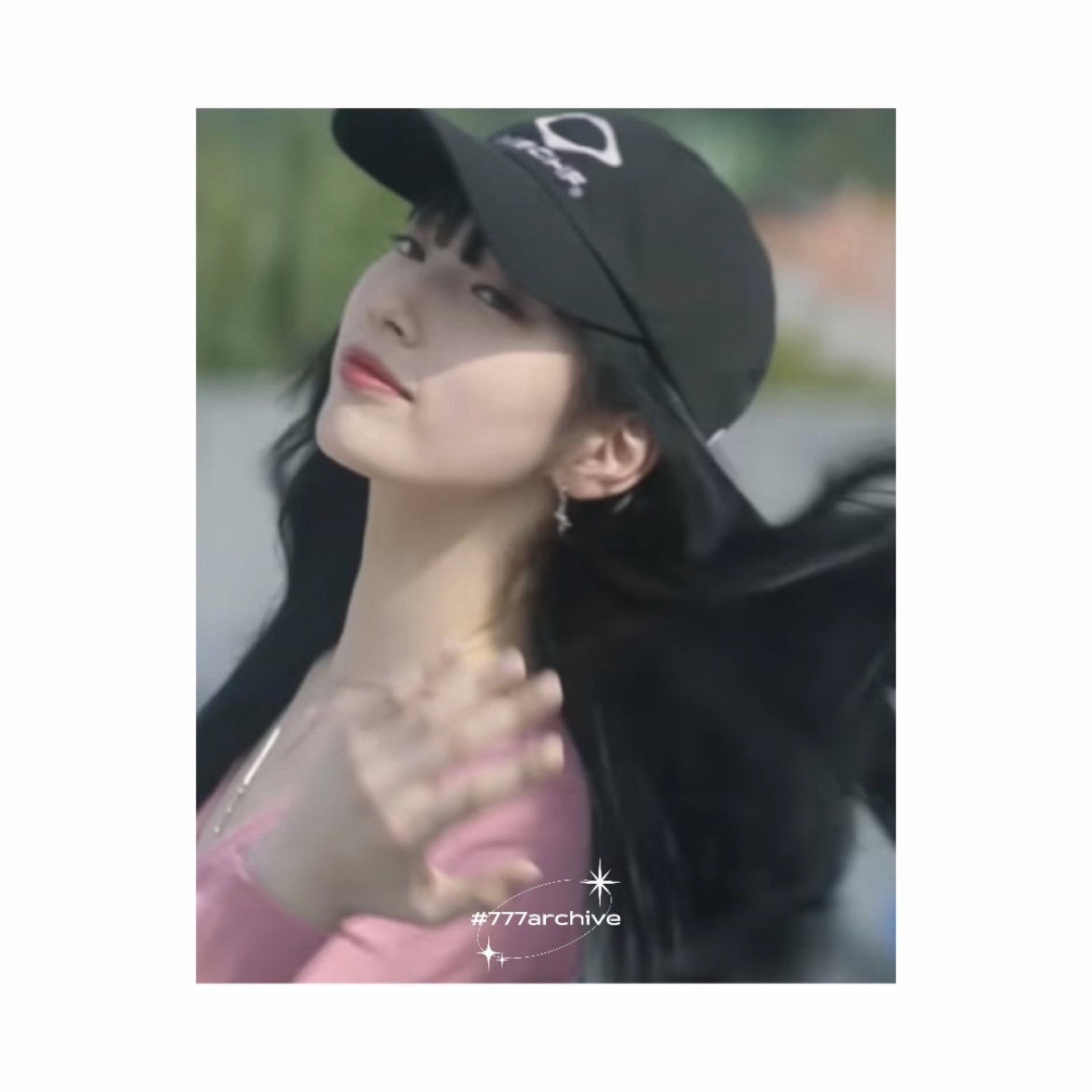 (W) Mischief Rhombus Basic Ball Cap Black 착용 스타일 - 2