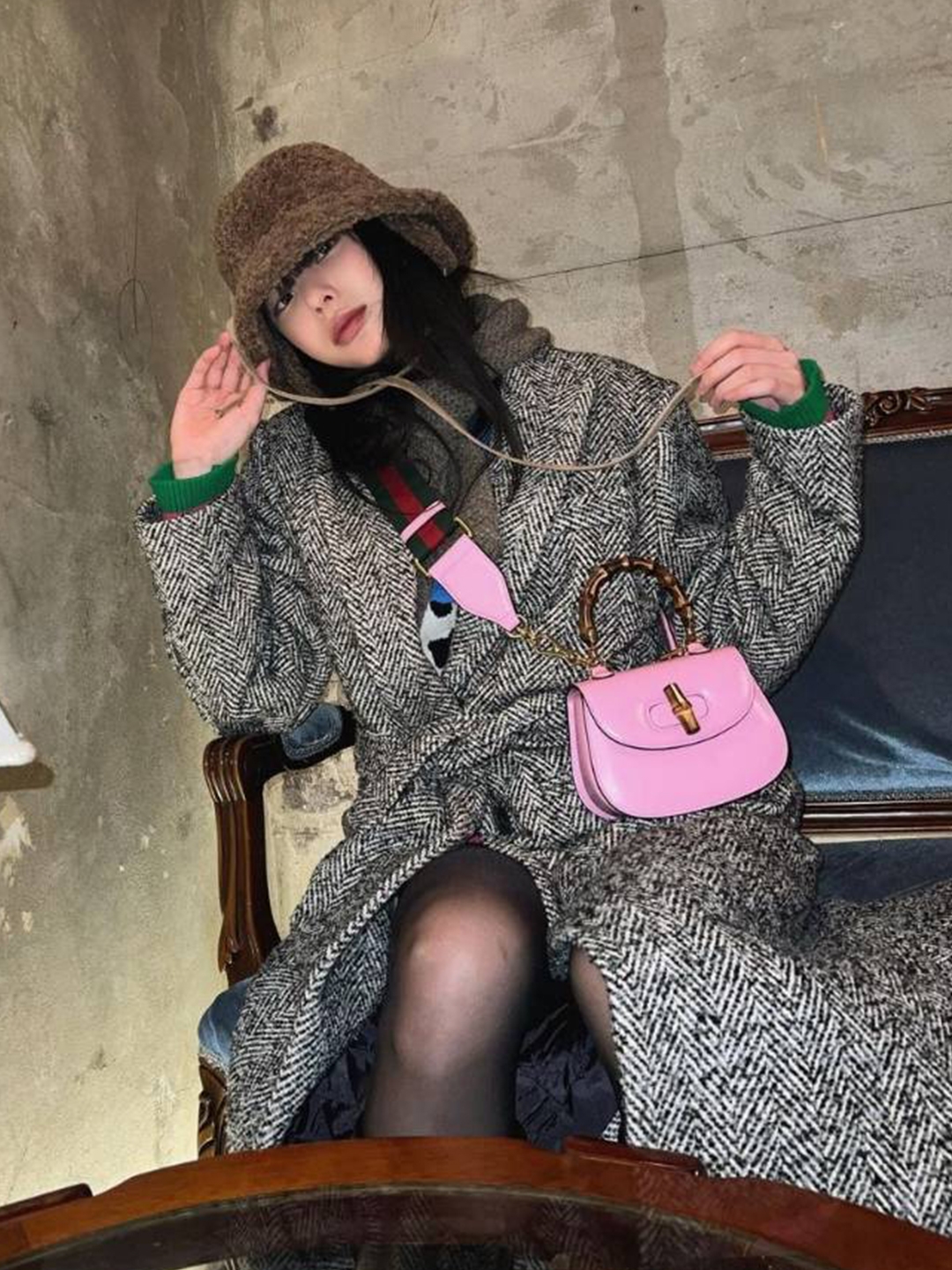 Burberry Quilted Leather Small Lola Bag Peach Pink, Gucci Bamboo 1947 Mini Top Handle Bag Nice Pink 착용 스타일 - 3