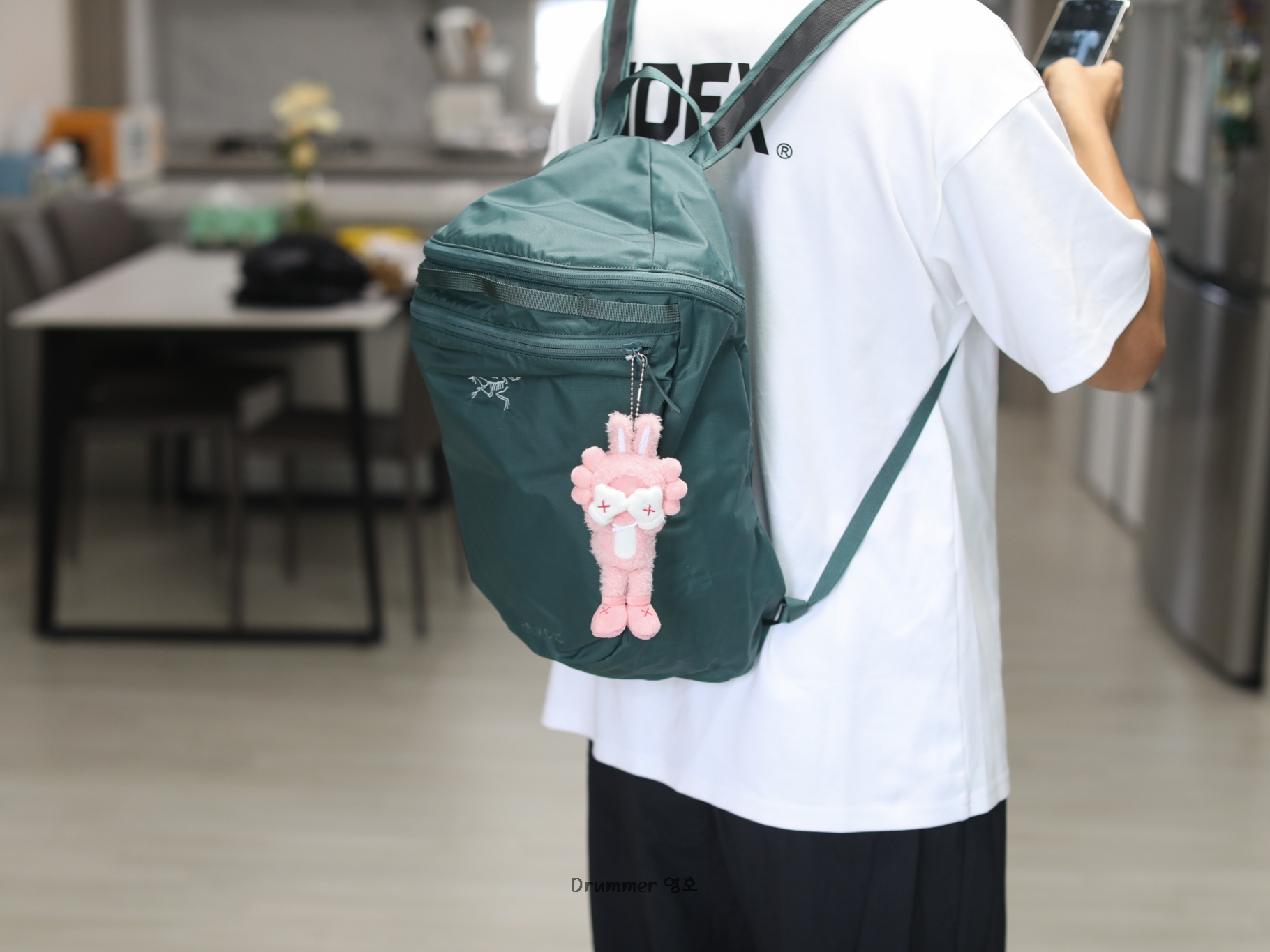 Kaws Holiday Indonesia Plush Charm, Arc'teryx Heliad 15 Backpack Boxcar 착용 스타일