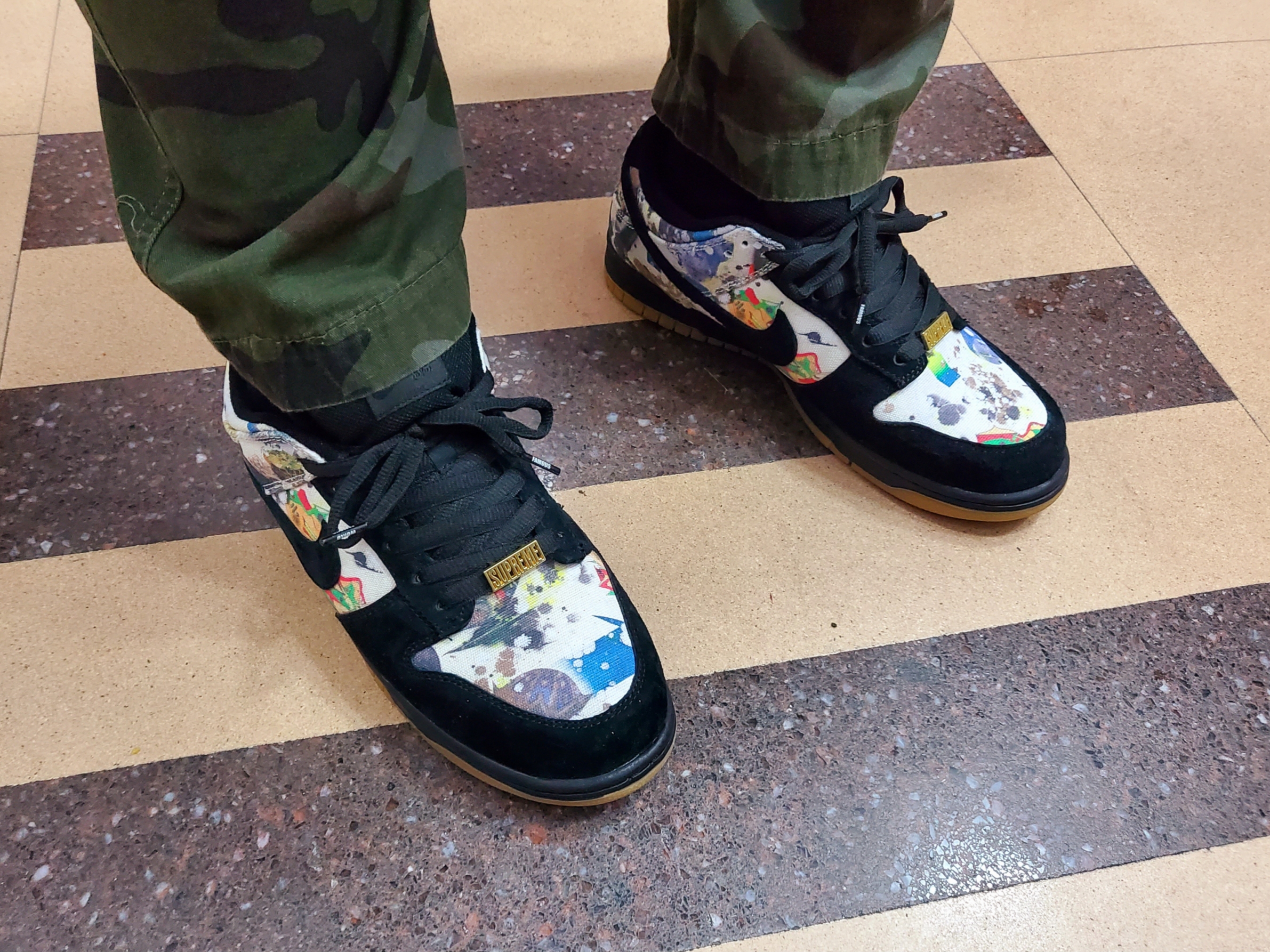 Nike x Supreme SB Dunk Low QS Rammellzee Black 착용 스타일 - 2