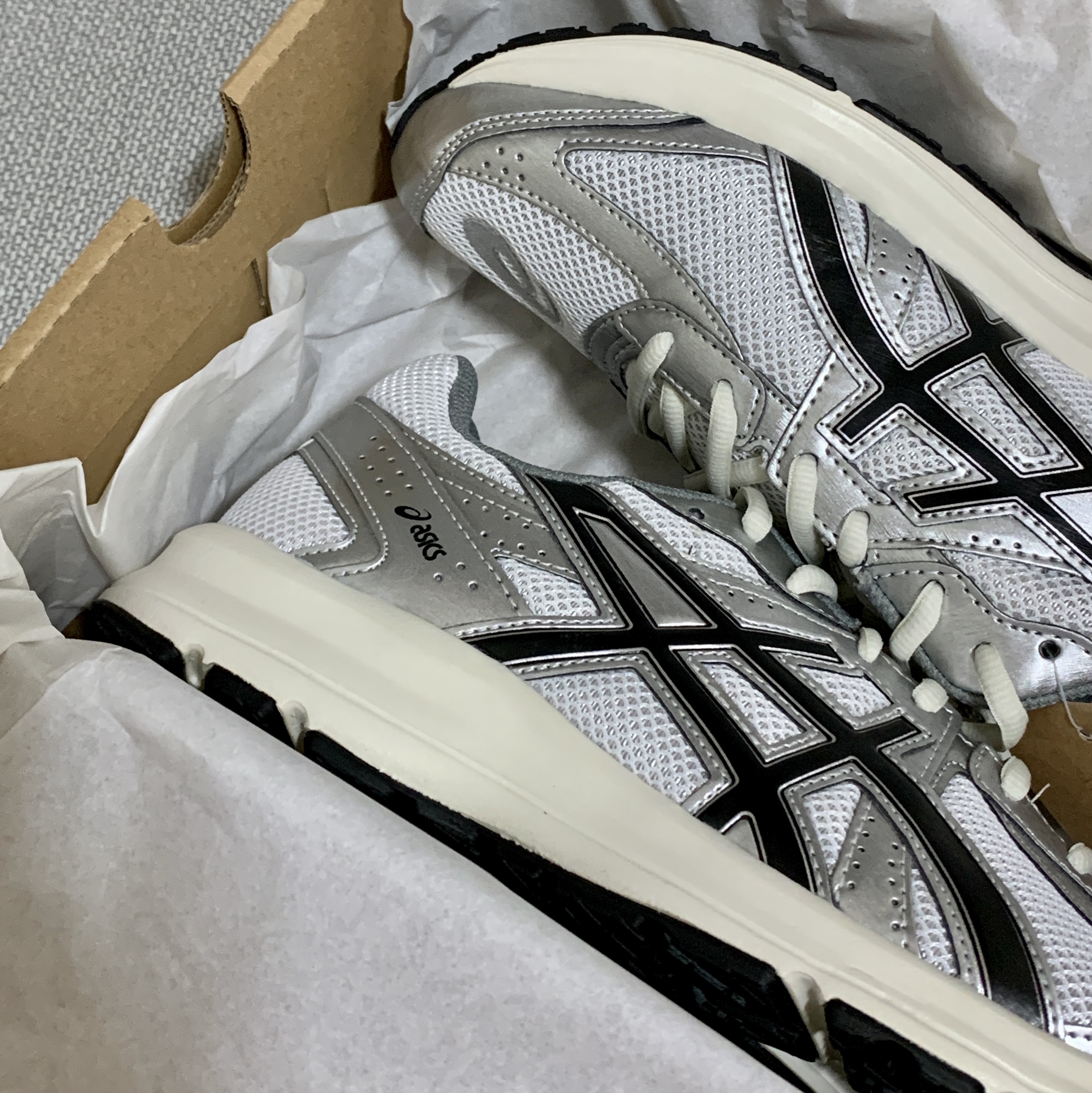 Asics Jog 100 S White Black - 2E Wide 착용 스타일