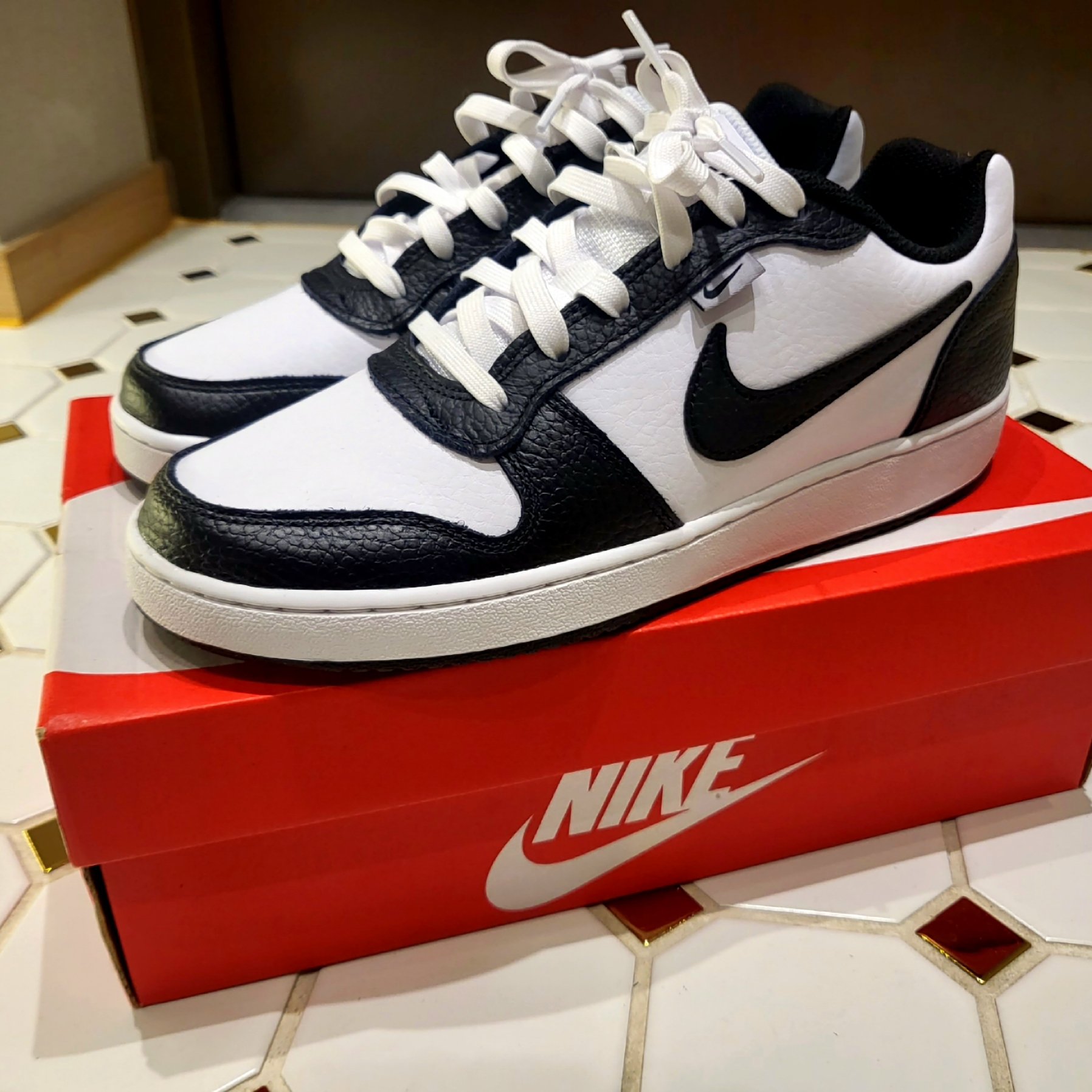 Nike Ebernon Low Premium White Black 착용 스타일