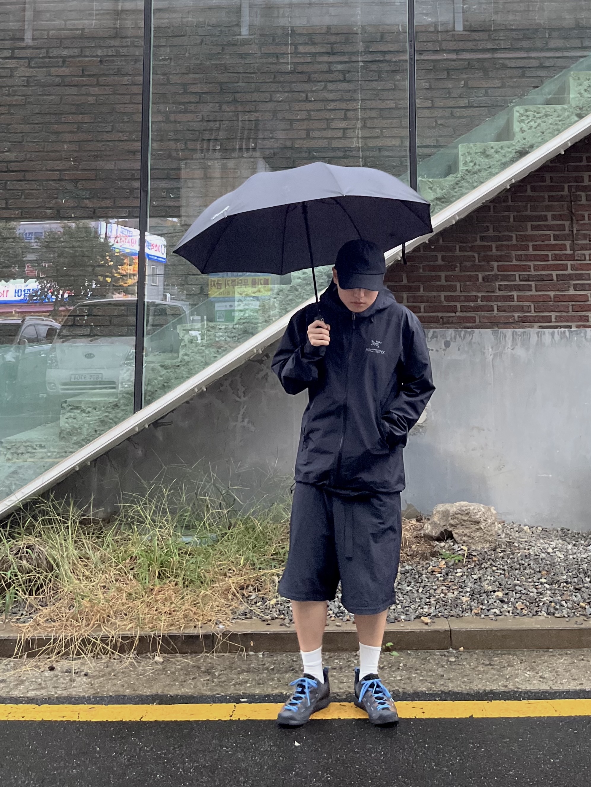 Arc'teryx Beta LT Jacket Black 착용 스타일