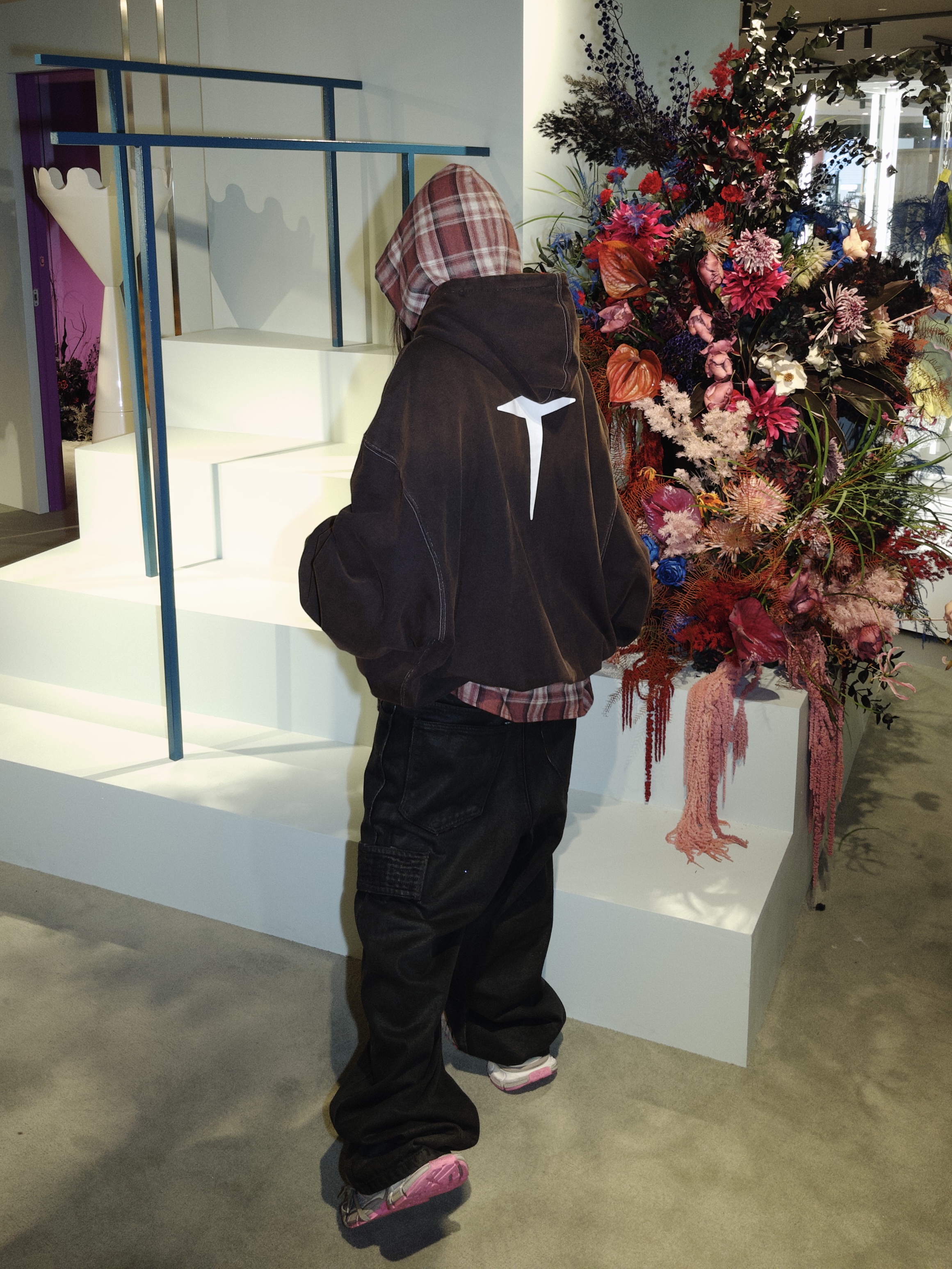 Ourpas 075 Ivy League Hoodie Fade Brown, Ourpas 077 Check Hoodie Cherry 착용 스타일 - 3