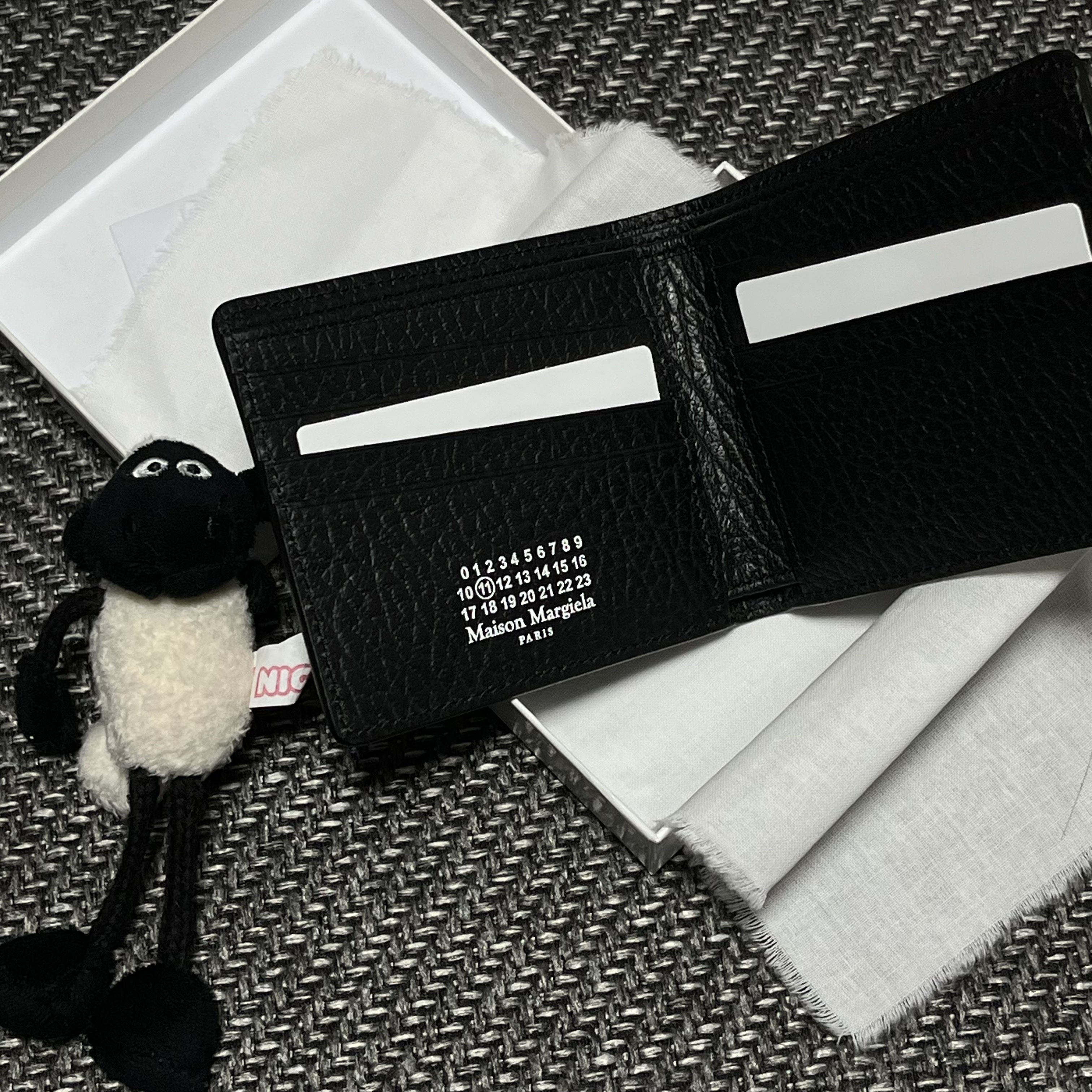 Maison Margiela Bi-Fold Wallet Black 착용 스타일 - 2