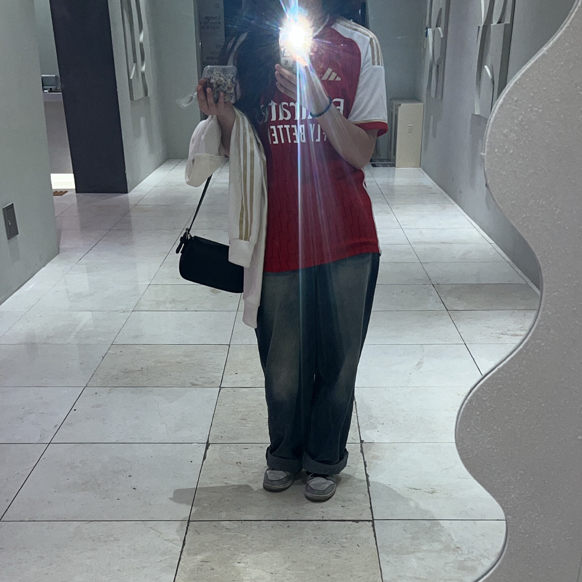 Adidas Arsenal 2023/24 Home Jersey Better Scarlet White - KR Sizing (Non Marking Ver.), Jordan 1 Mid Light Smoke Grey 착용 스타일 - 2
