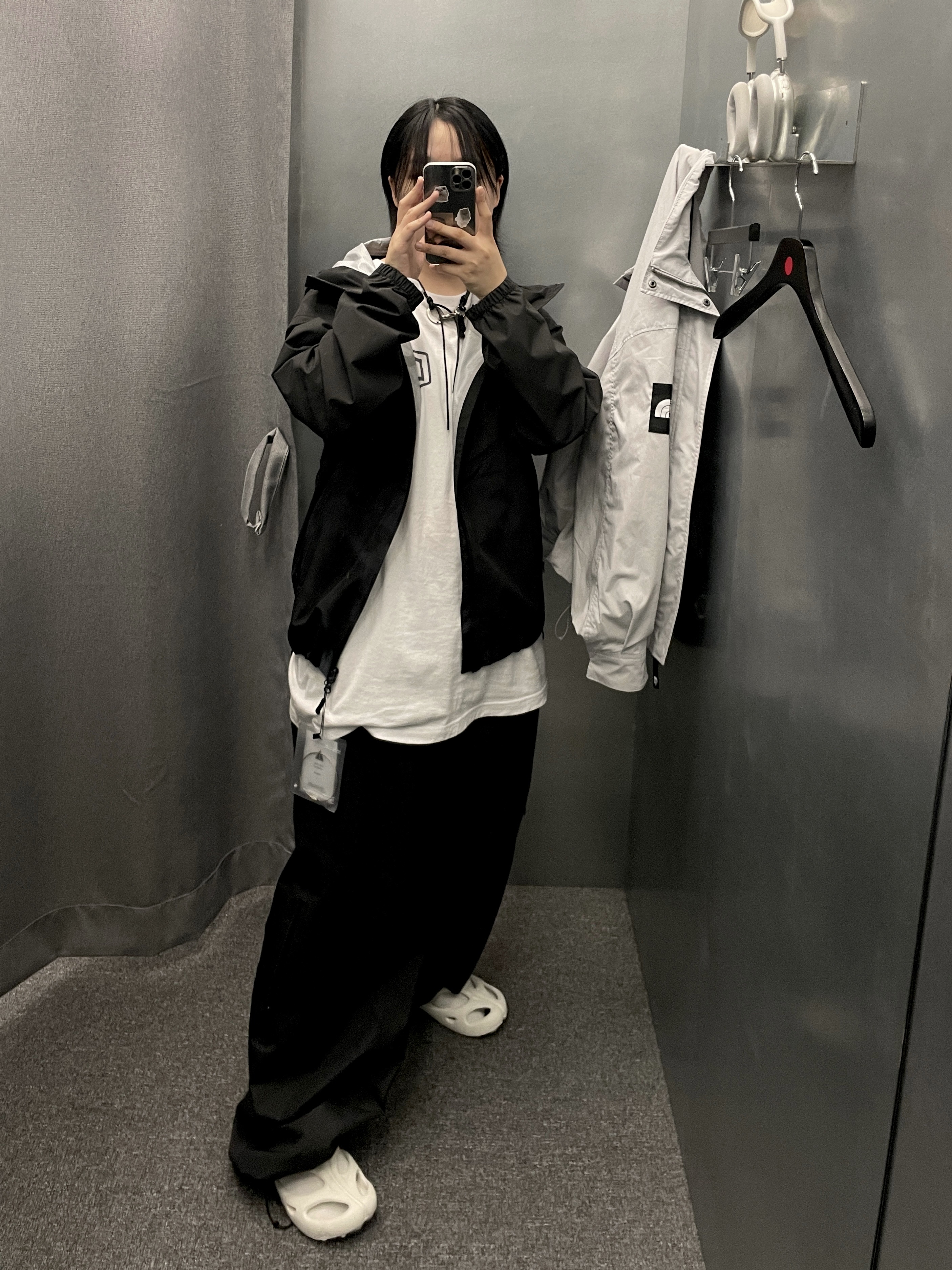 Deus Ex Machina Tokyo Asakusa Address Long Sleeve T-Shirt White 착용 스타일