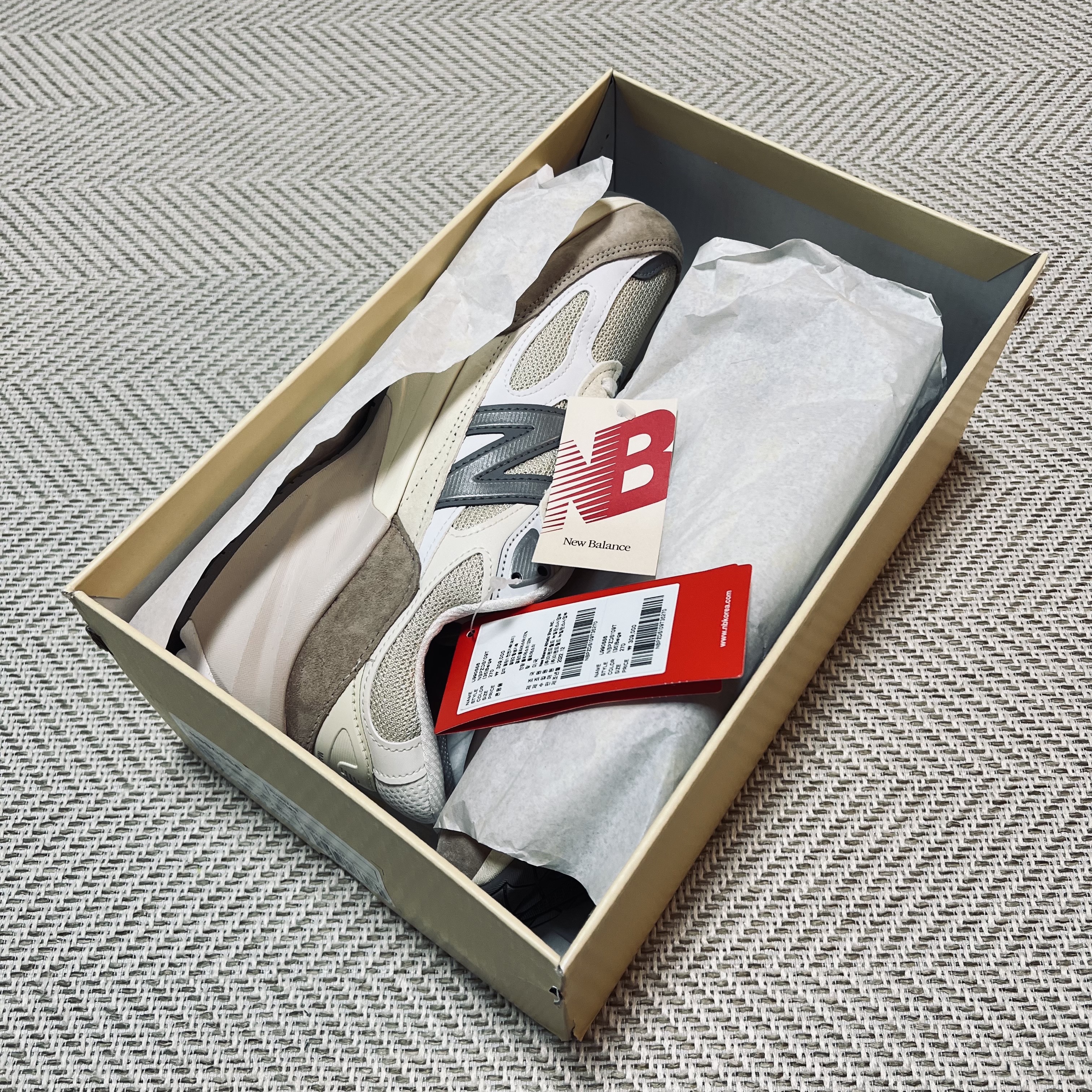 New Balance 990v6 Made in USA Cream Mindful Grey 착용 스타일 - 5