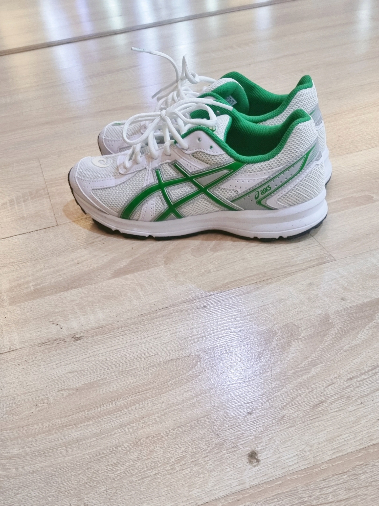 Asics Jog 100 S White Green - 2E Wide 착용 스타일 - 1