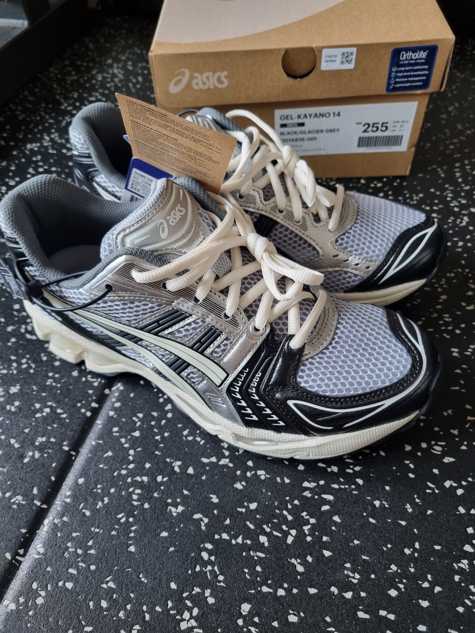 Asics Gel-Kayano 14 Black Glacier Grey 착용 스타일