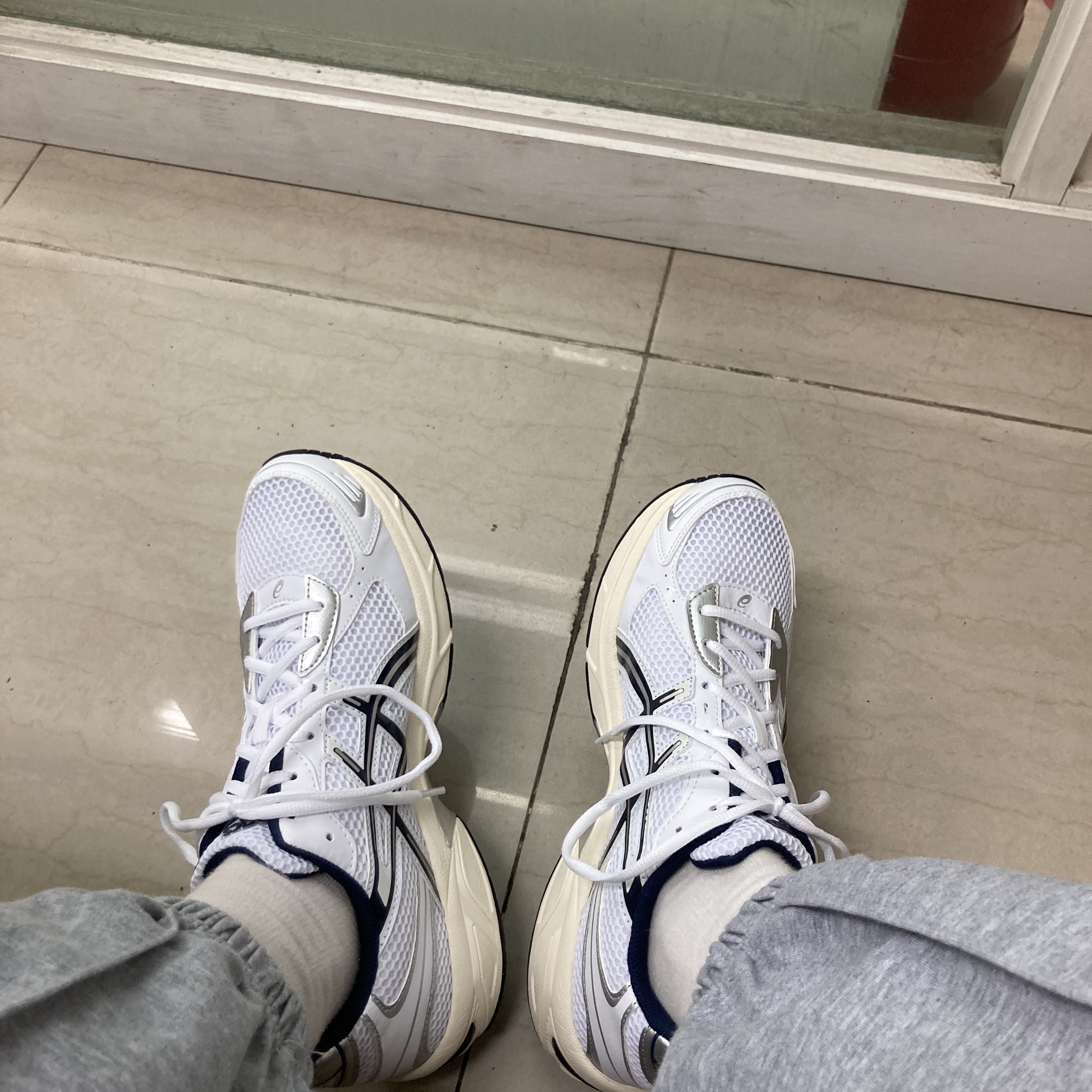 (W) Asics Gel-1130 White Midnight 착용 스타일