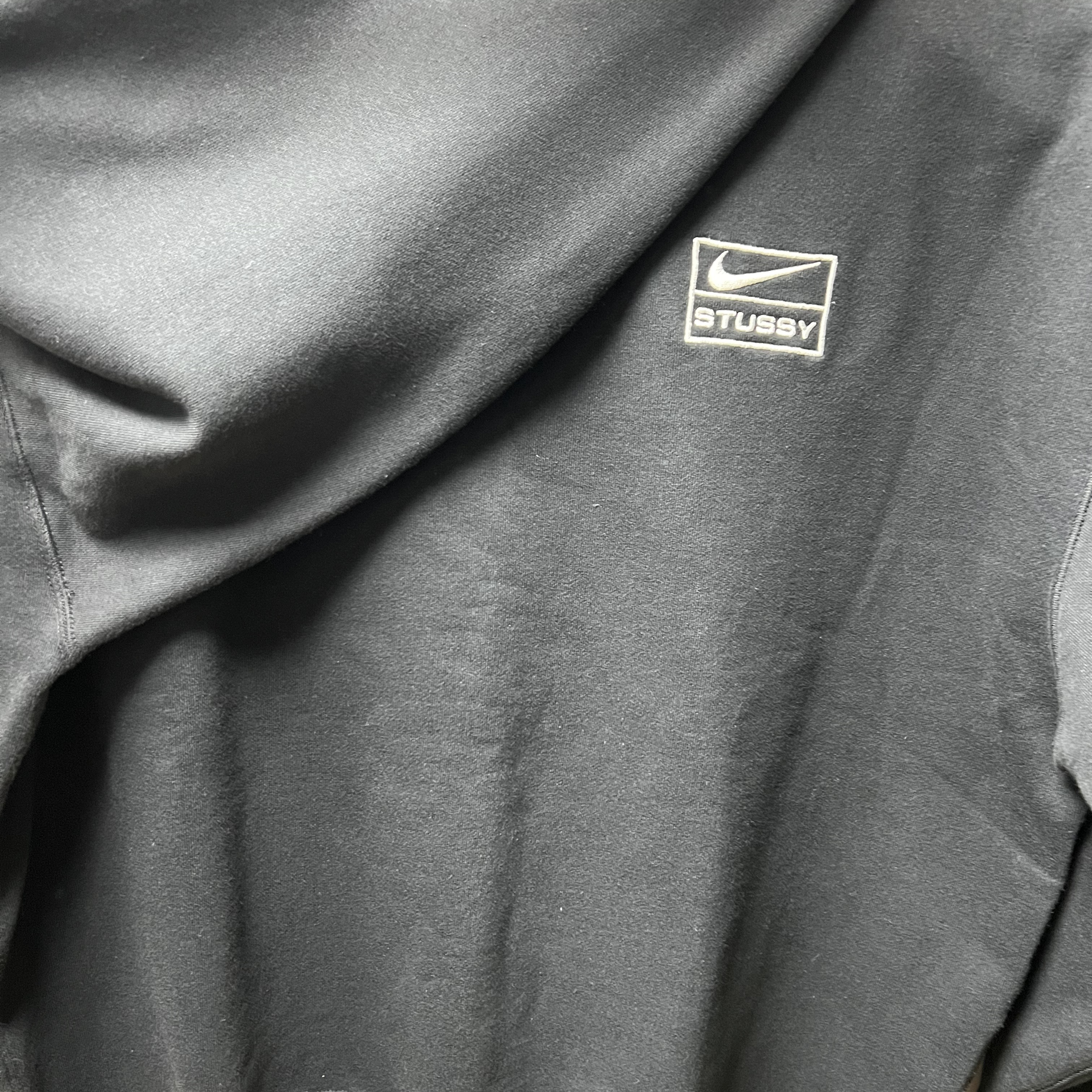 Nike x Stussy NRG Washed Fleece Crewneck Black (DO5311-010) 착용 스타일