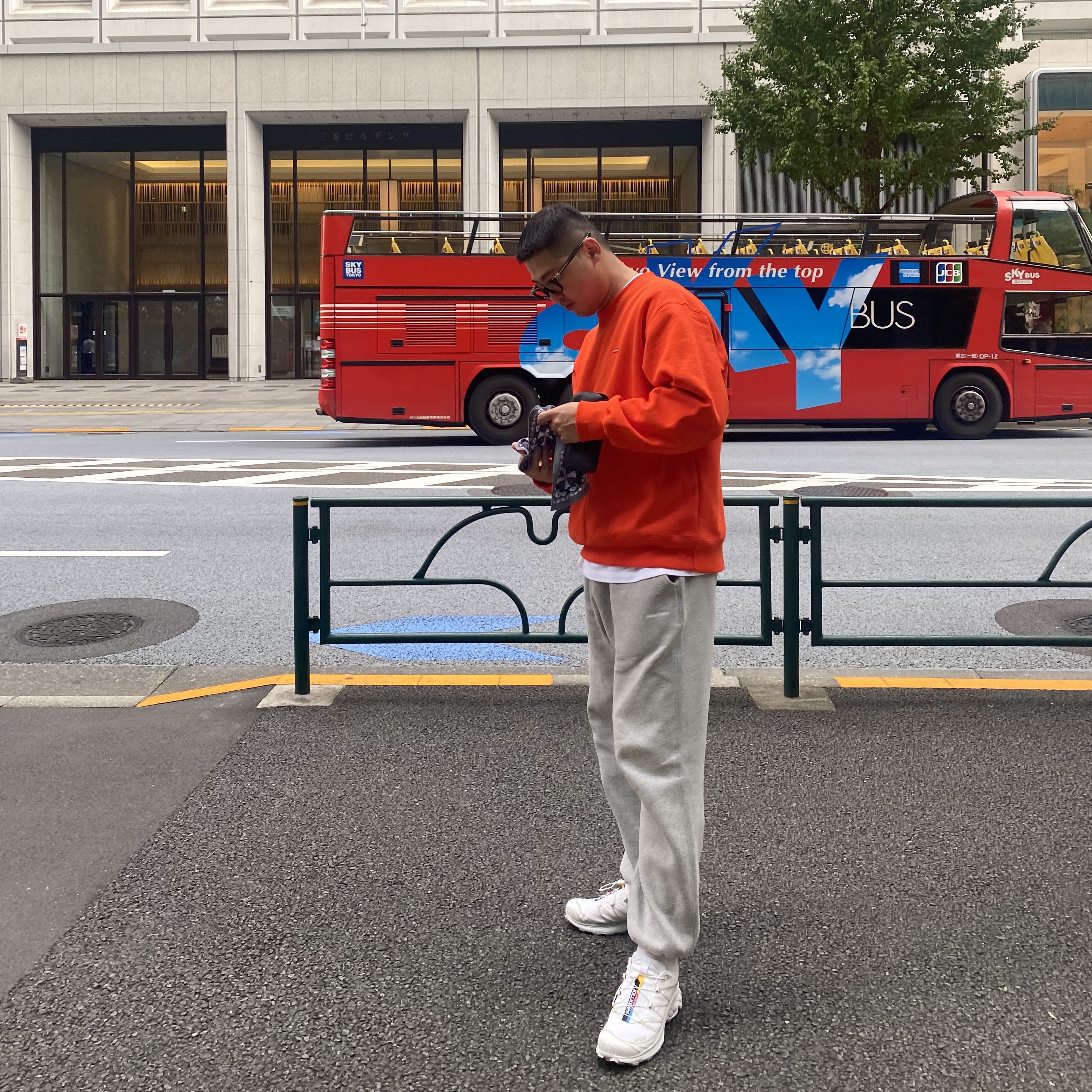 Salomon XT-6 ADV White, Supreme Small Box Crewneck Bright Orange - 22FW 착용 스타일