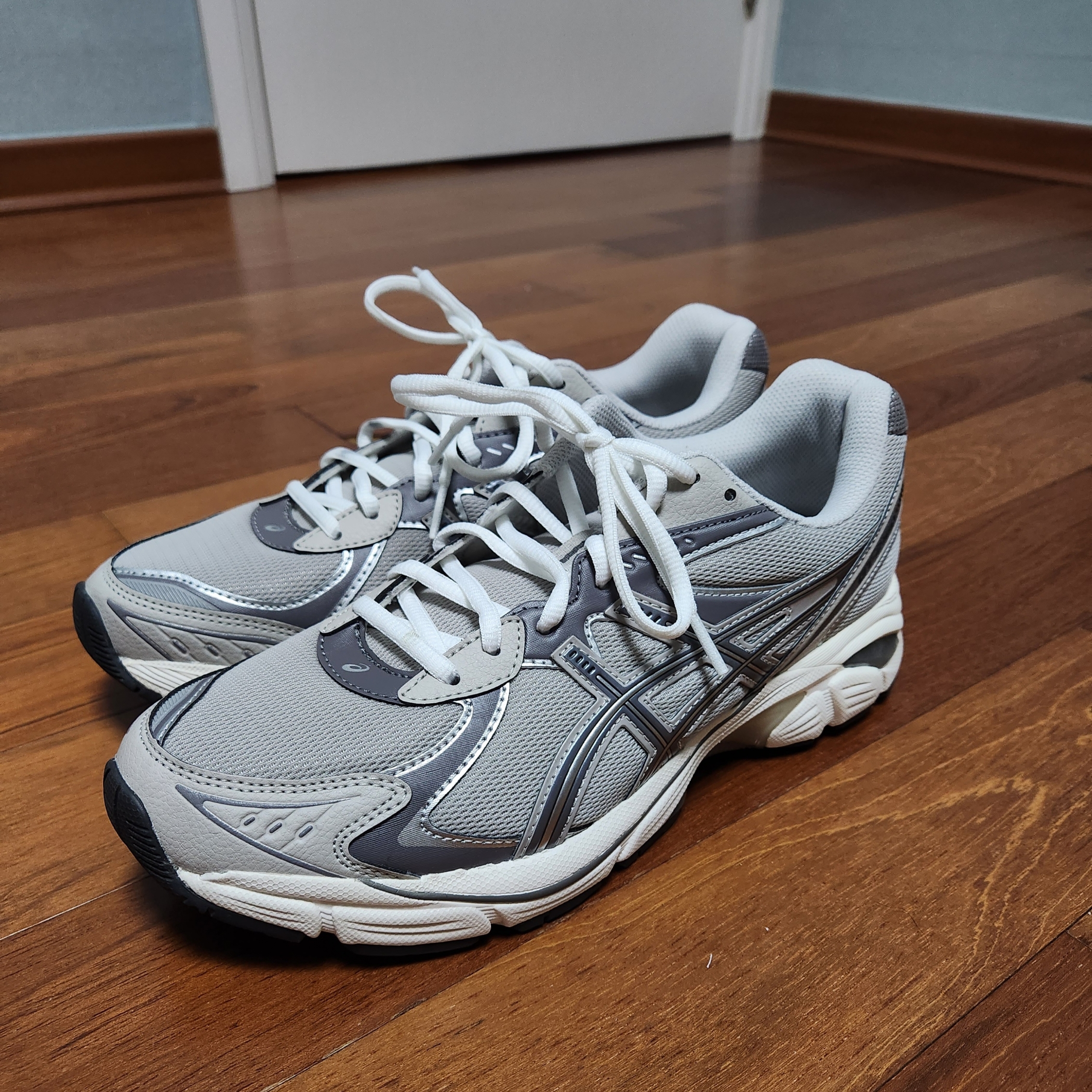 Asics GT-2160 Oyster Grey Carbon 착용 스타일