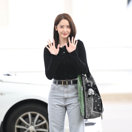Monamhee x 10 Corso Como Bianco Keyring Black 착용 스타일