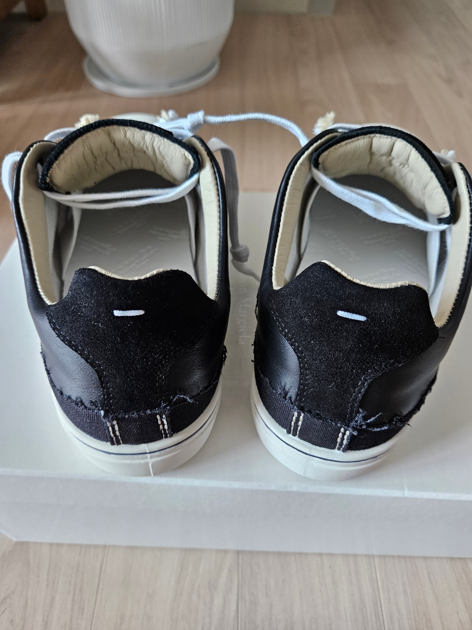 Maison Margiela New Evolution Sneakers Black 착용 스타일 - 4