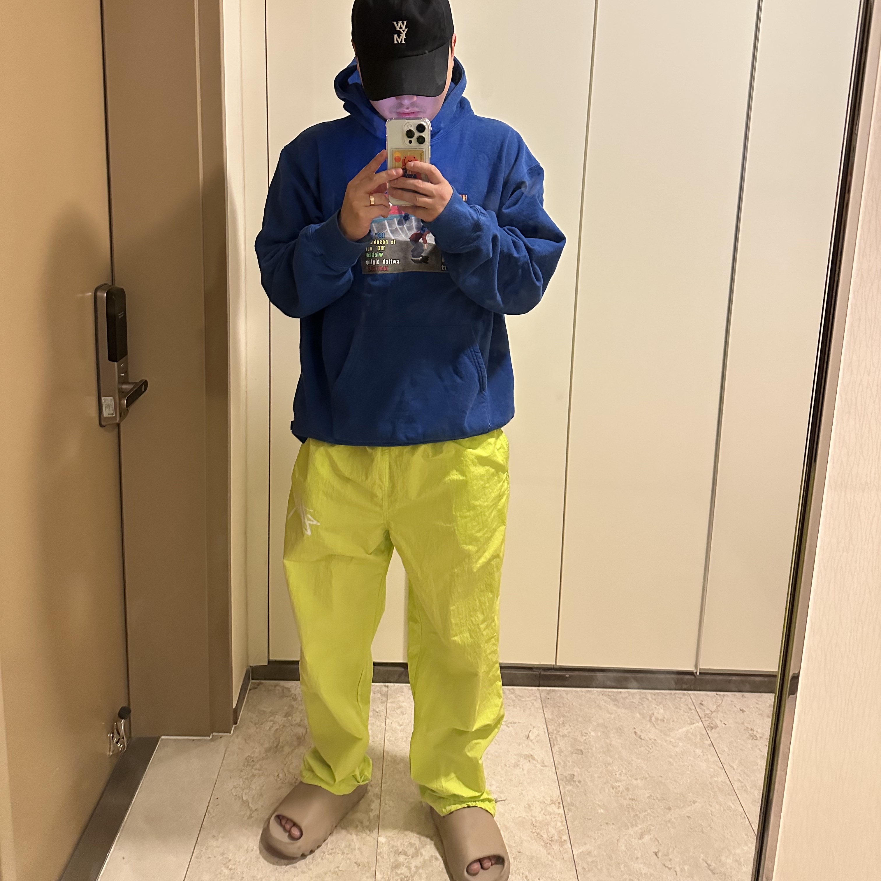 Adidas Yeezy Slide Pure - Re-Release Ver., Supreme x Thrasher Hooded Sweatshirt Royal - 21FW 착용 스타일